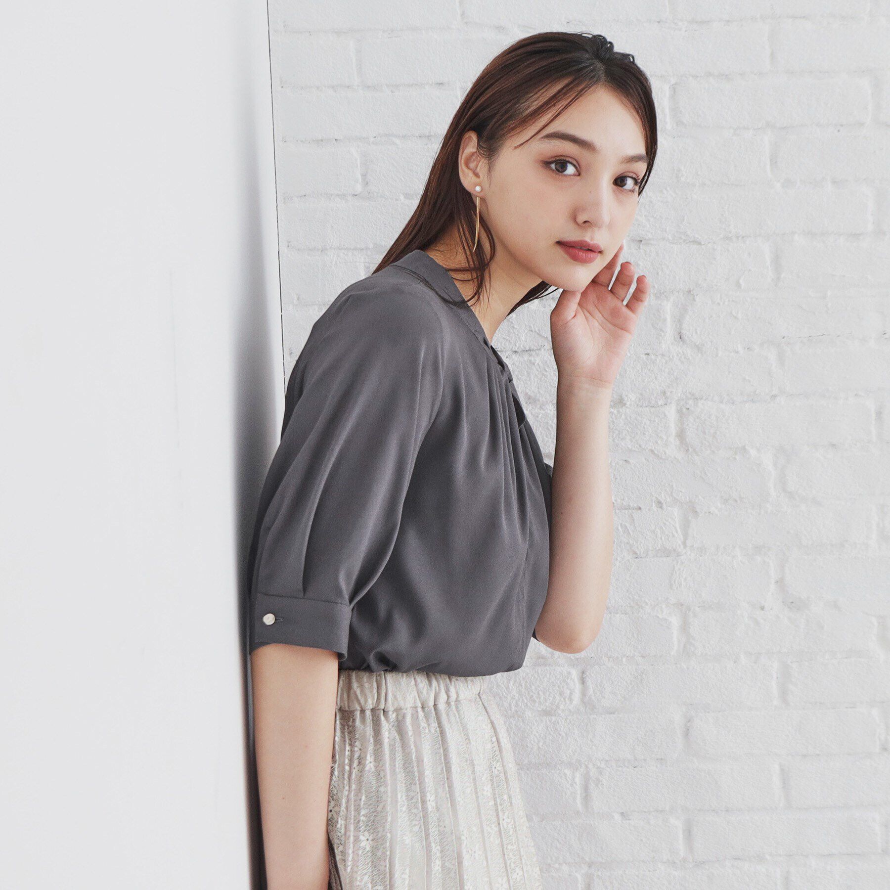 index「ツイストスリットネックブラウス【洗濯機洗い可】」|シャツ・ブラウス|