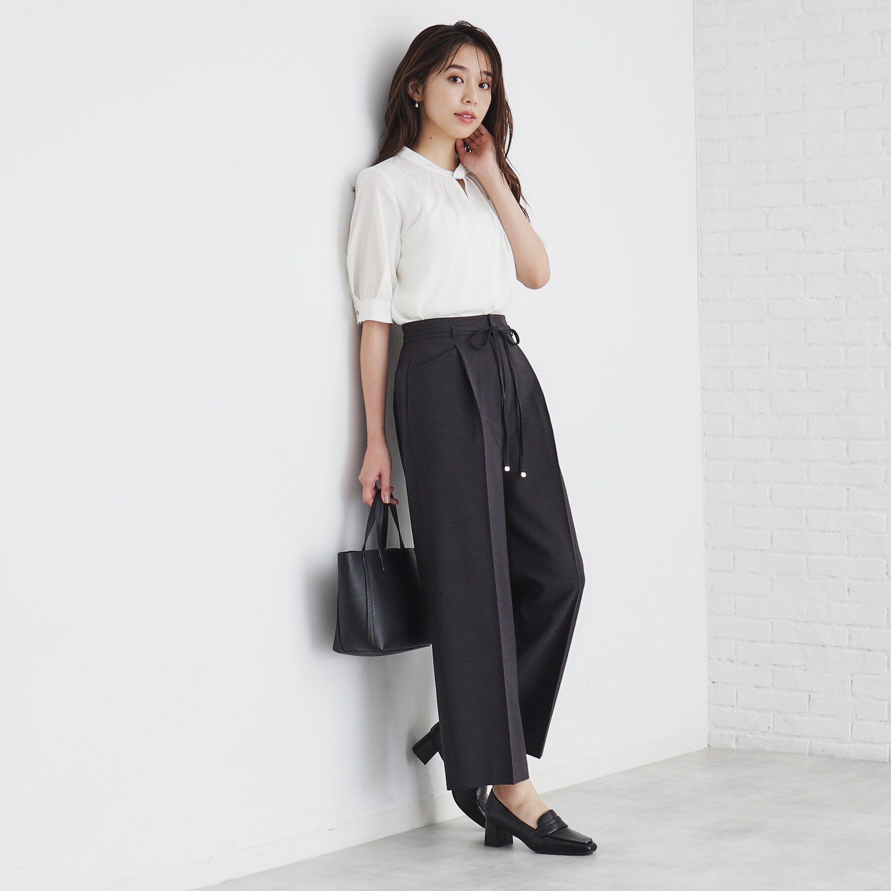 index「ツイストスリットネックブラウス【洗濯機洗い可】」|シャツ・ブラウス|