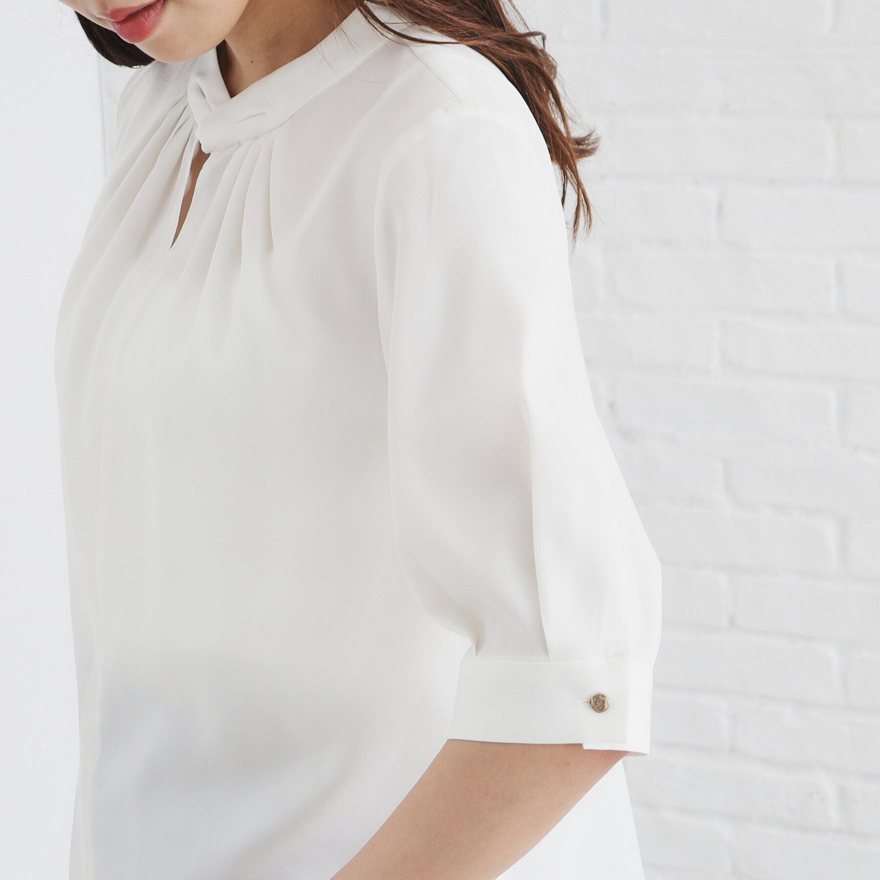 index「ツイストスリットネックブラウス【洗濯機洗い可】」|シャツ・ブラウス|