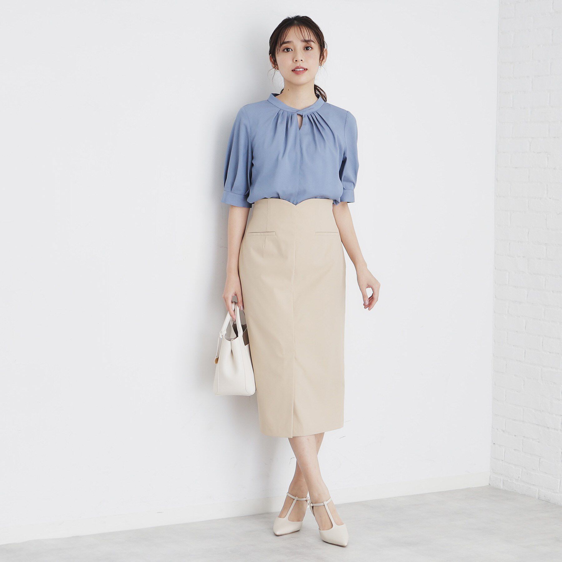 index「ツイストスリットネックブラウス【洗濯機洗い可】」|シャツ・ブラウス|