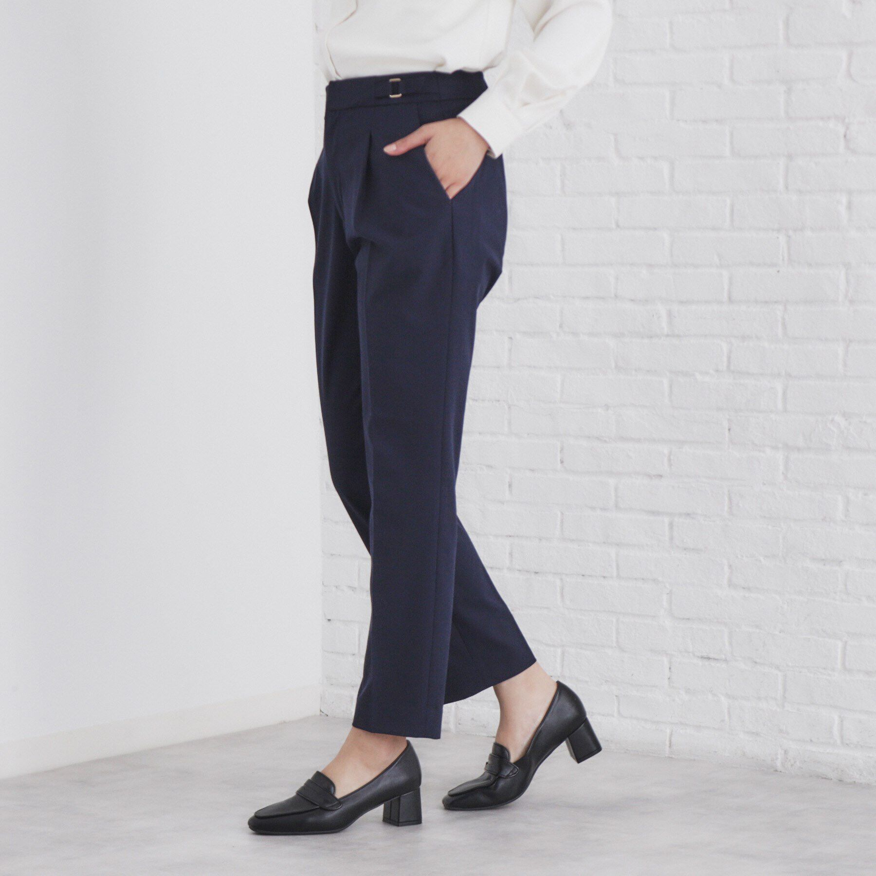 index「サイドベルト付きストレッチテーパードパンツ【洗濯機洗い可/イージーアイロン/防シワ】」|その他|