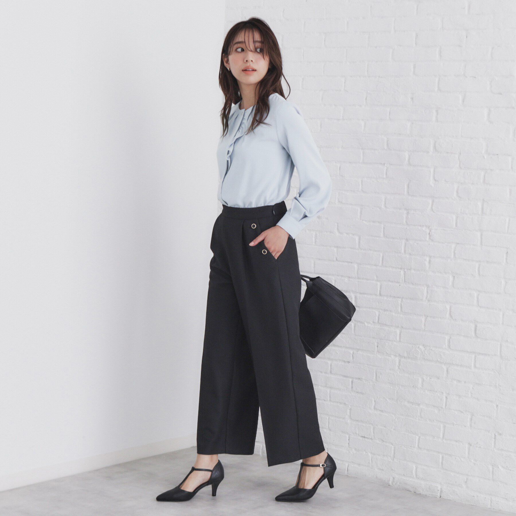 index「アシメフリルクルーネックブラウス【洗濯機洗い可/イージーアイロン/ストレッチ】」|シャツ・ブラウス|