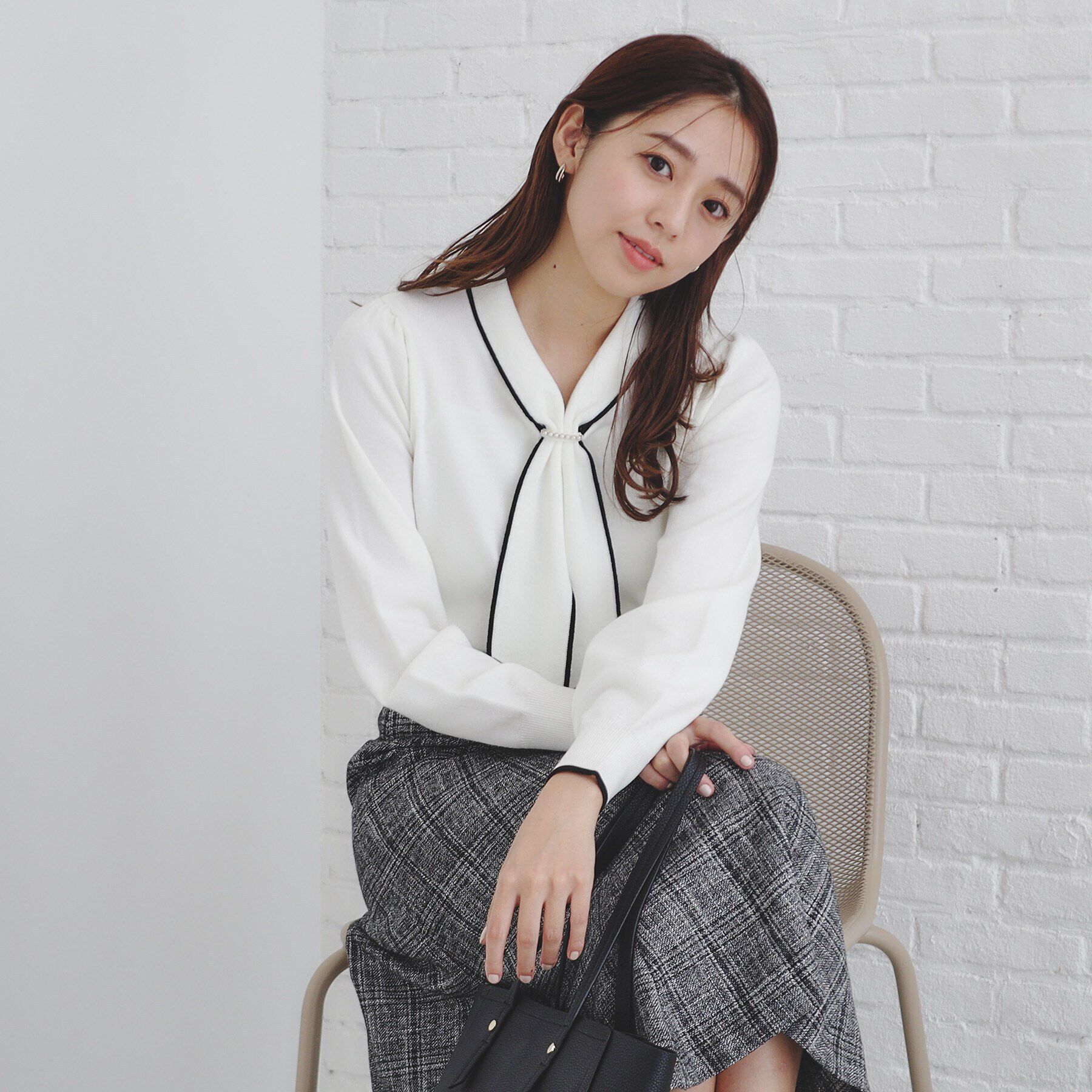 index「《8color/XS-LLsize》パール調パーツ付き ボウタイニット【洗濯機可】」|ニット・セーター|オフホワイト(503