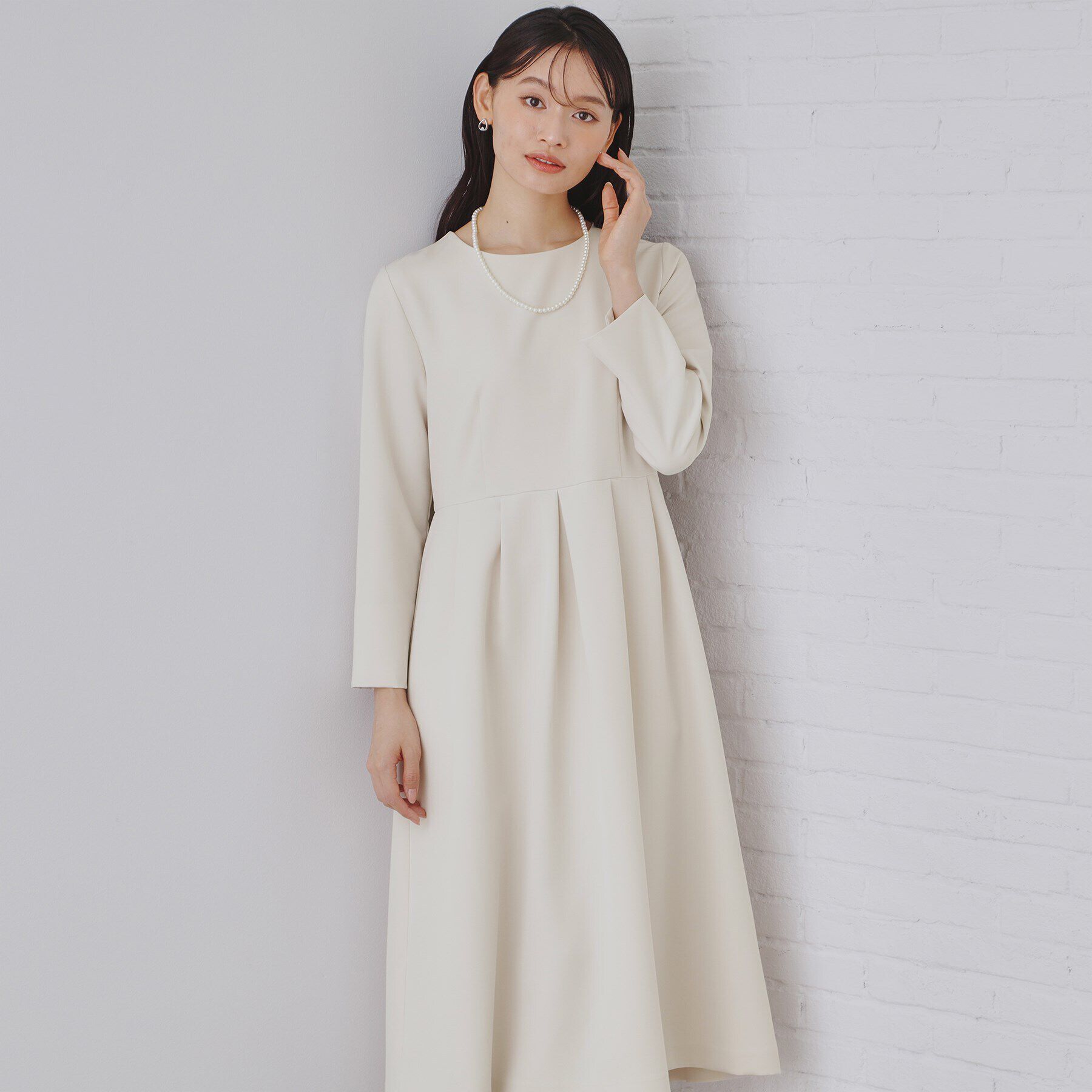 OPAQUE.CLIP「《通勤・セレモニー/セットアップ対応》タックフレアワンピース/ダブルクロス【洗濯機洗い可】」|ワンピース|ライトベージュ(05