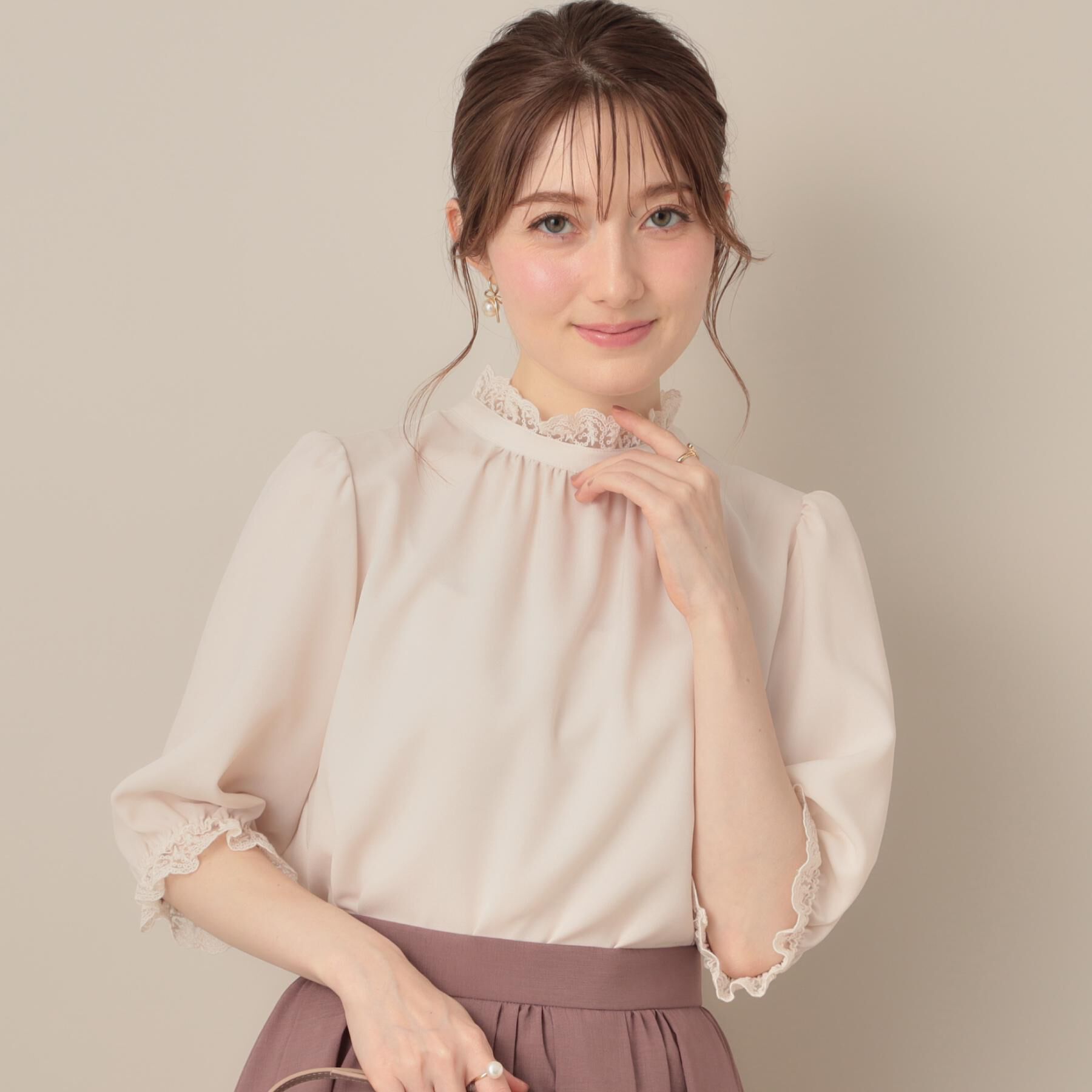 Couture broach「【華やか・大人可愛い・5分袖】エンブロレース前後2WAYブラウス」|シャツ・ブラウス|