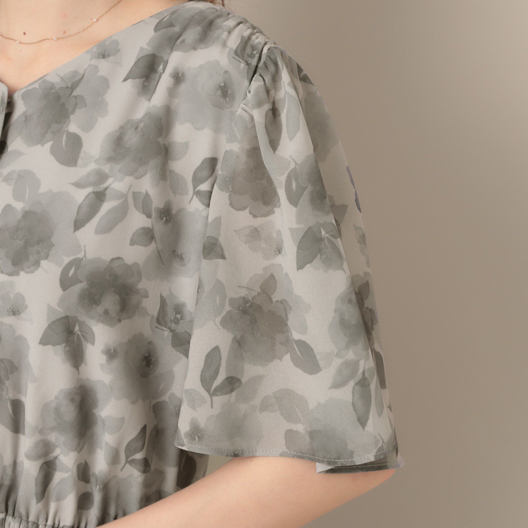 Couture broach「【二の腕カバー・楽ちん・通勤】シフォンプリーツワンピース」|ワンピース|