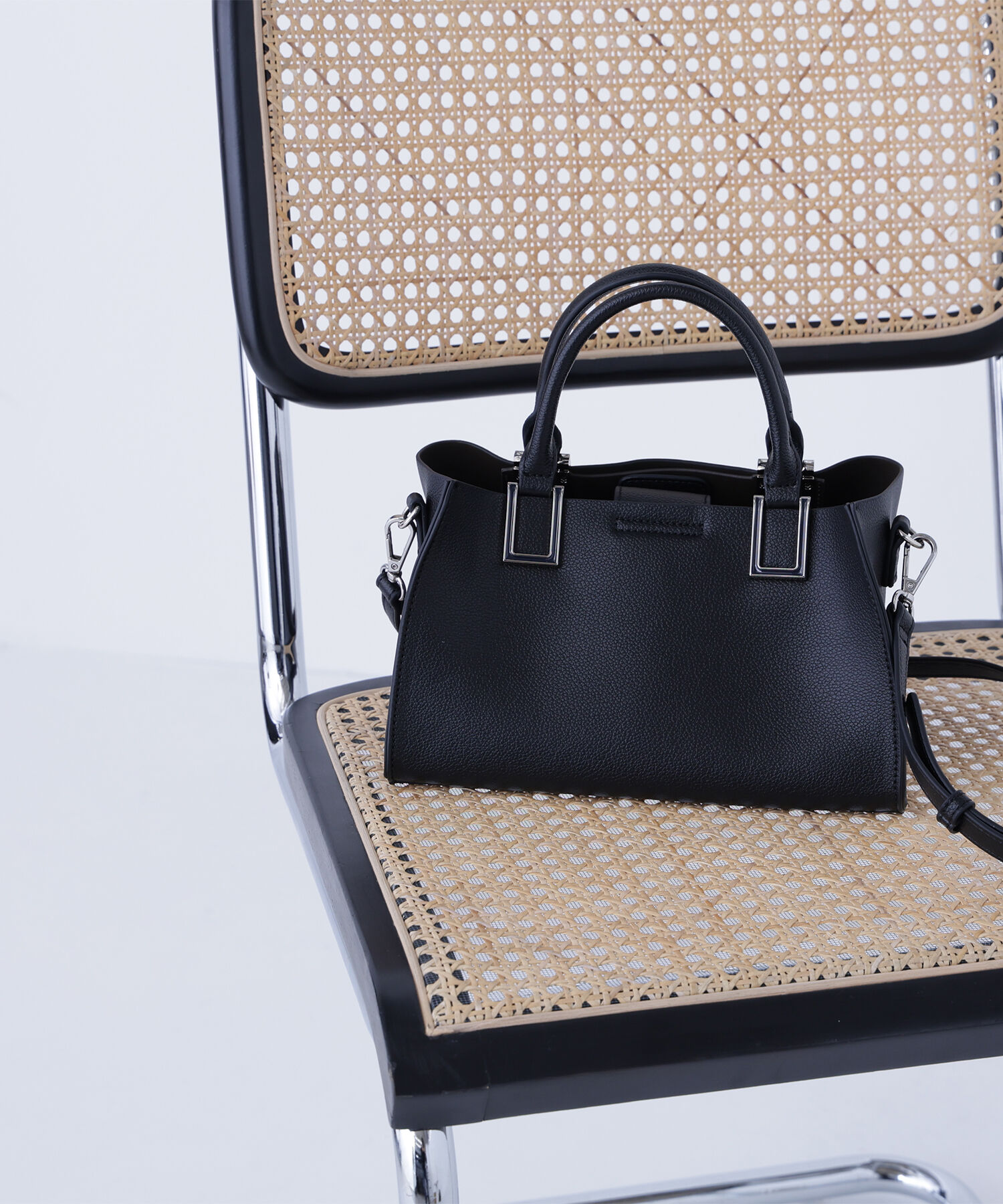  「スクエアメタルトートバッグ」|トートバッグ|クロ