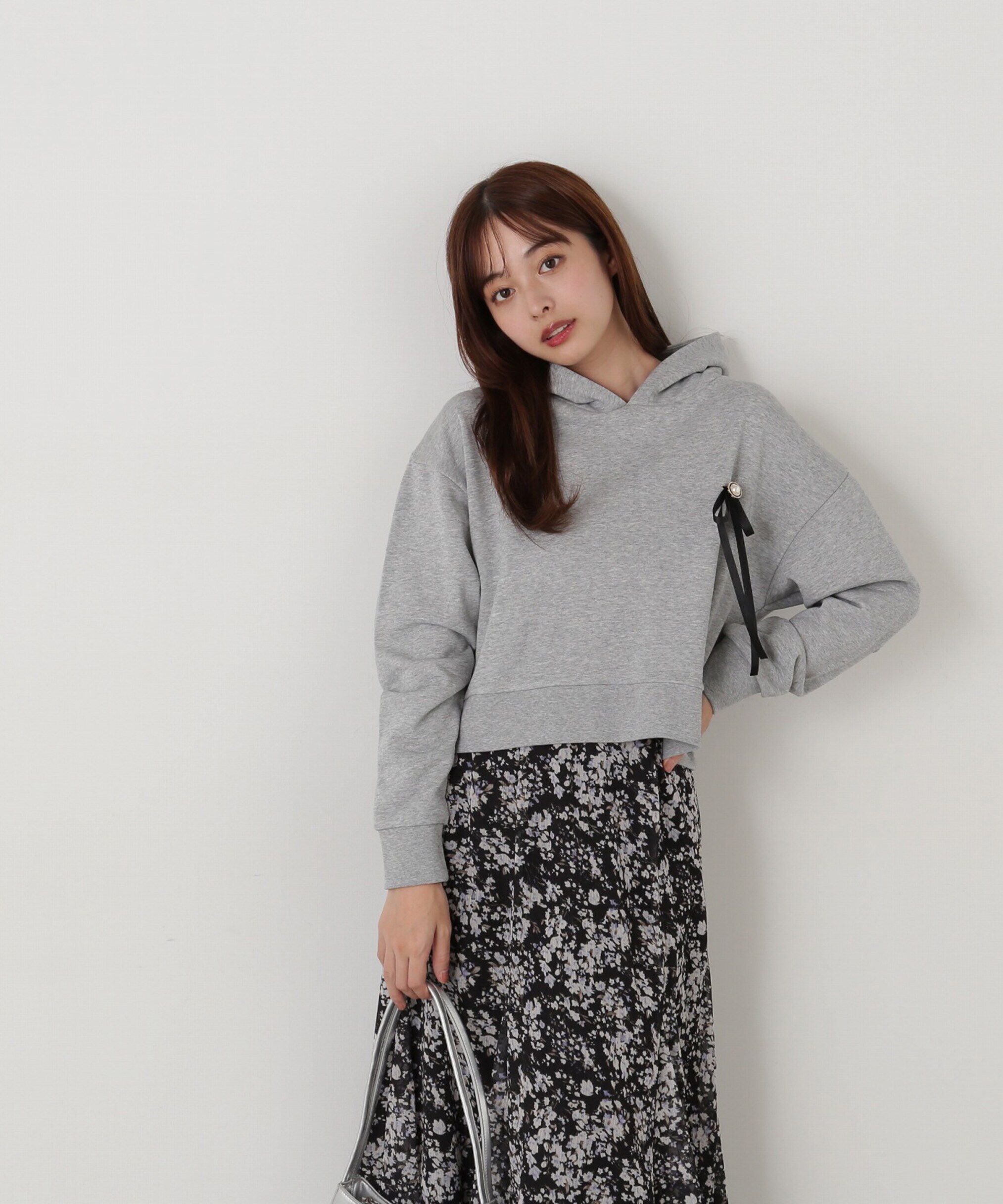 PROPORTION BODY DRESSING「リボンブローチ付きフーディー」|Tシャツ・カットソー|トップグレー1