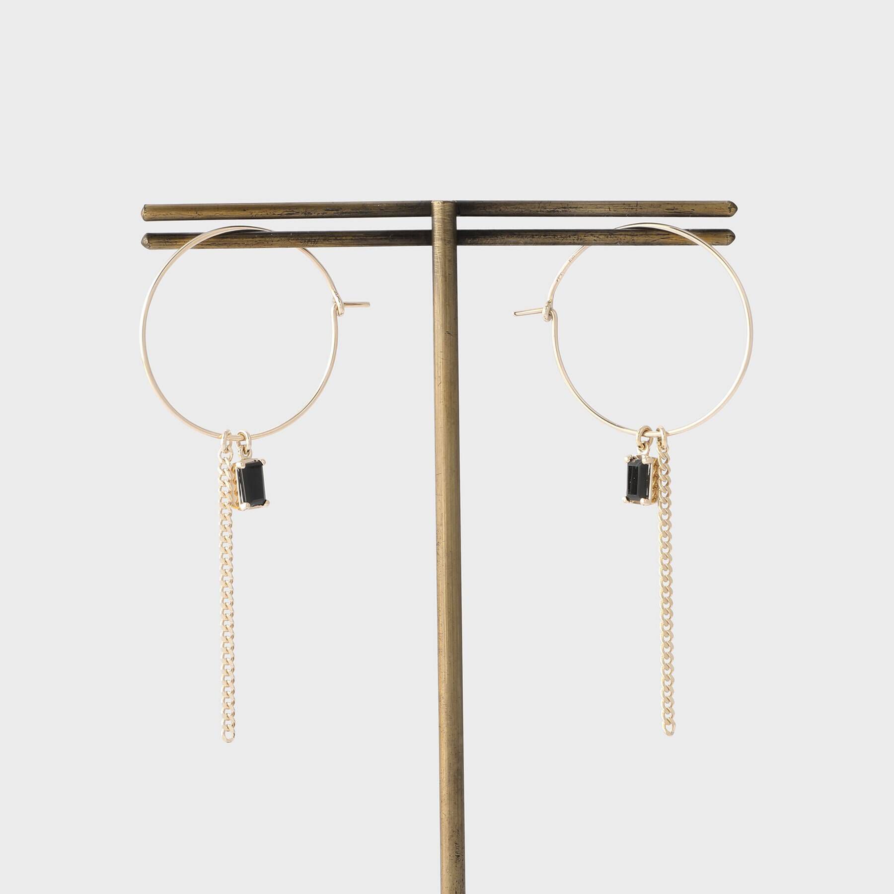 COCOSHNIK「K10カラーストーン（オニキス）フープピアス」|ピアス|イエローゴールド(1