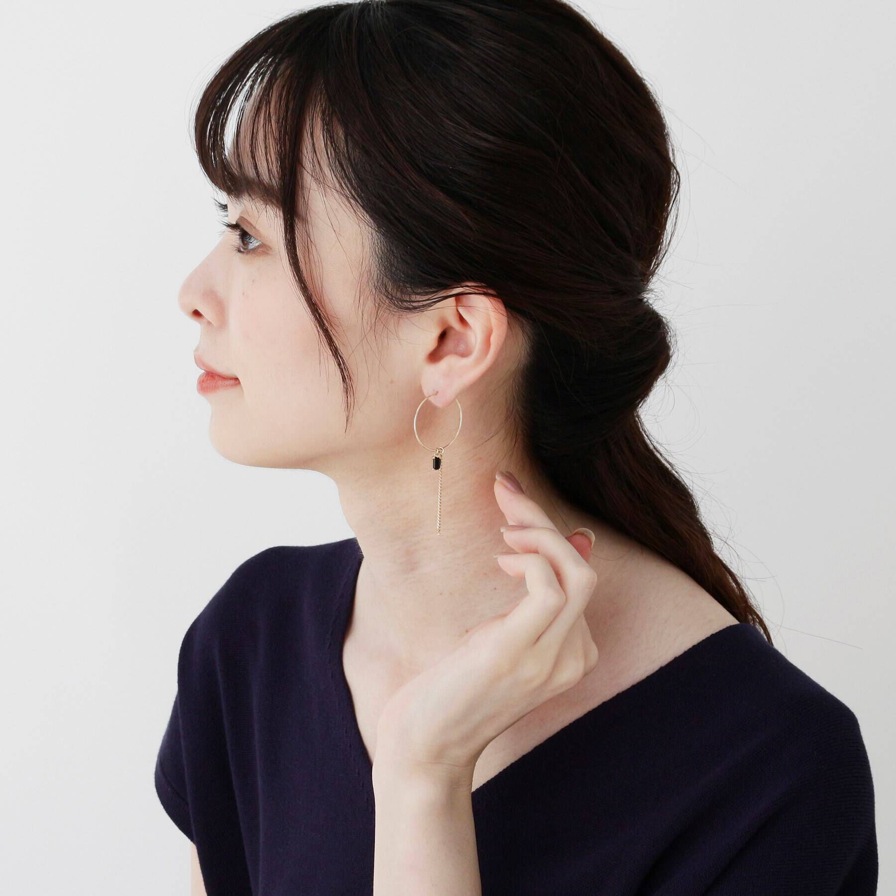 COCOSHNIK「K10カラーストーン（オニキス）フープピアス」|ピアス|