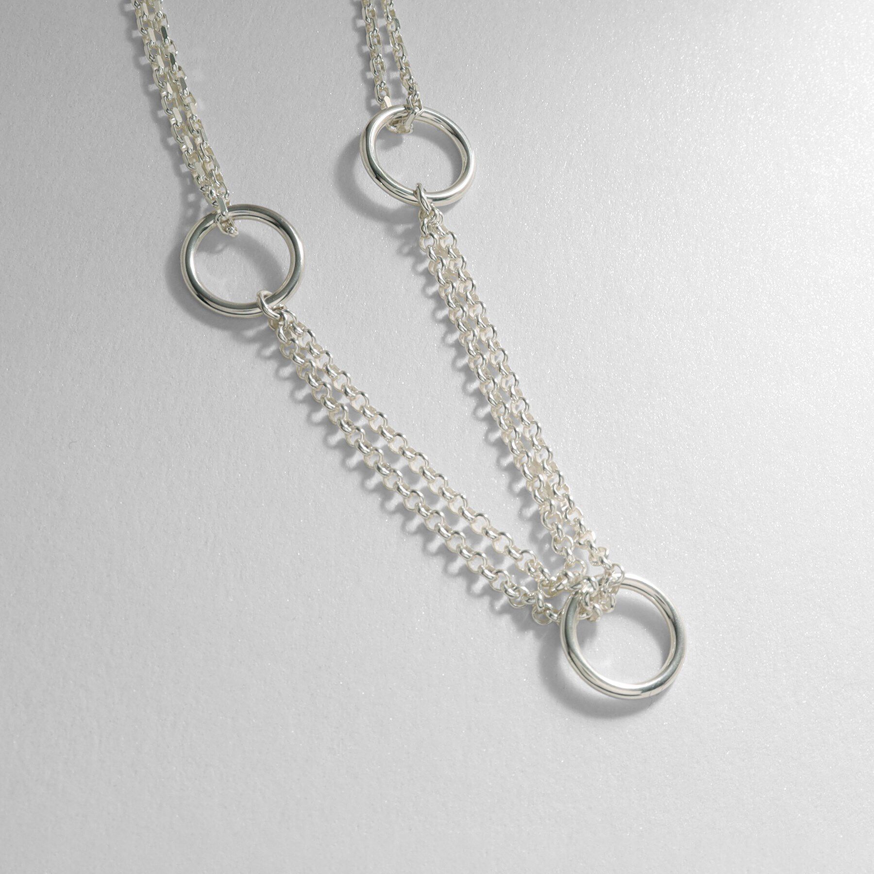 COCOSHNIK ONKITSCH「シルバー サークルモチーフ ステーションネックレス」|ネックレス|