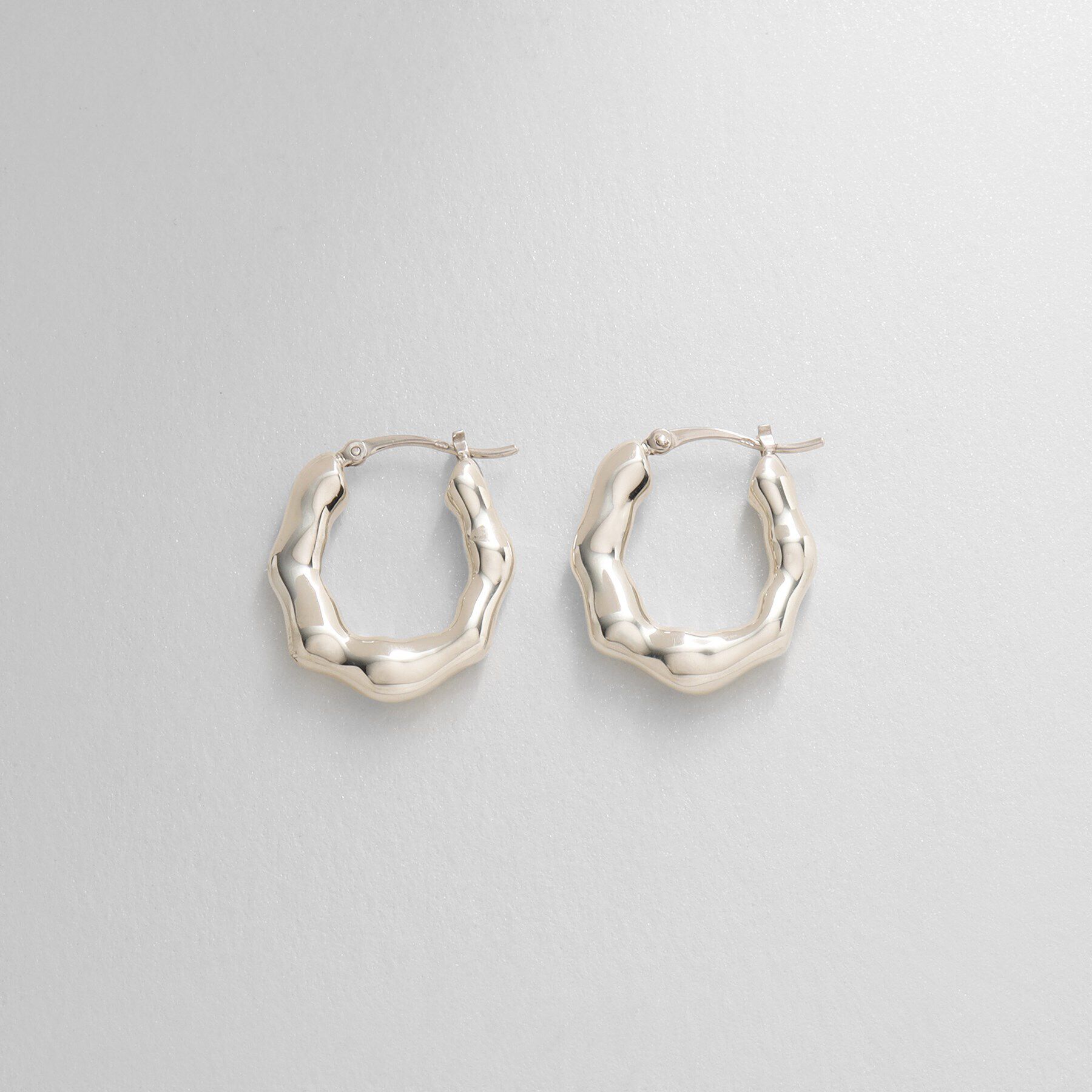 COCOSHNIK ONKITSCH「シルバー ニュアンスピアス オーバルフープ」|ピアス|