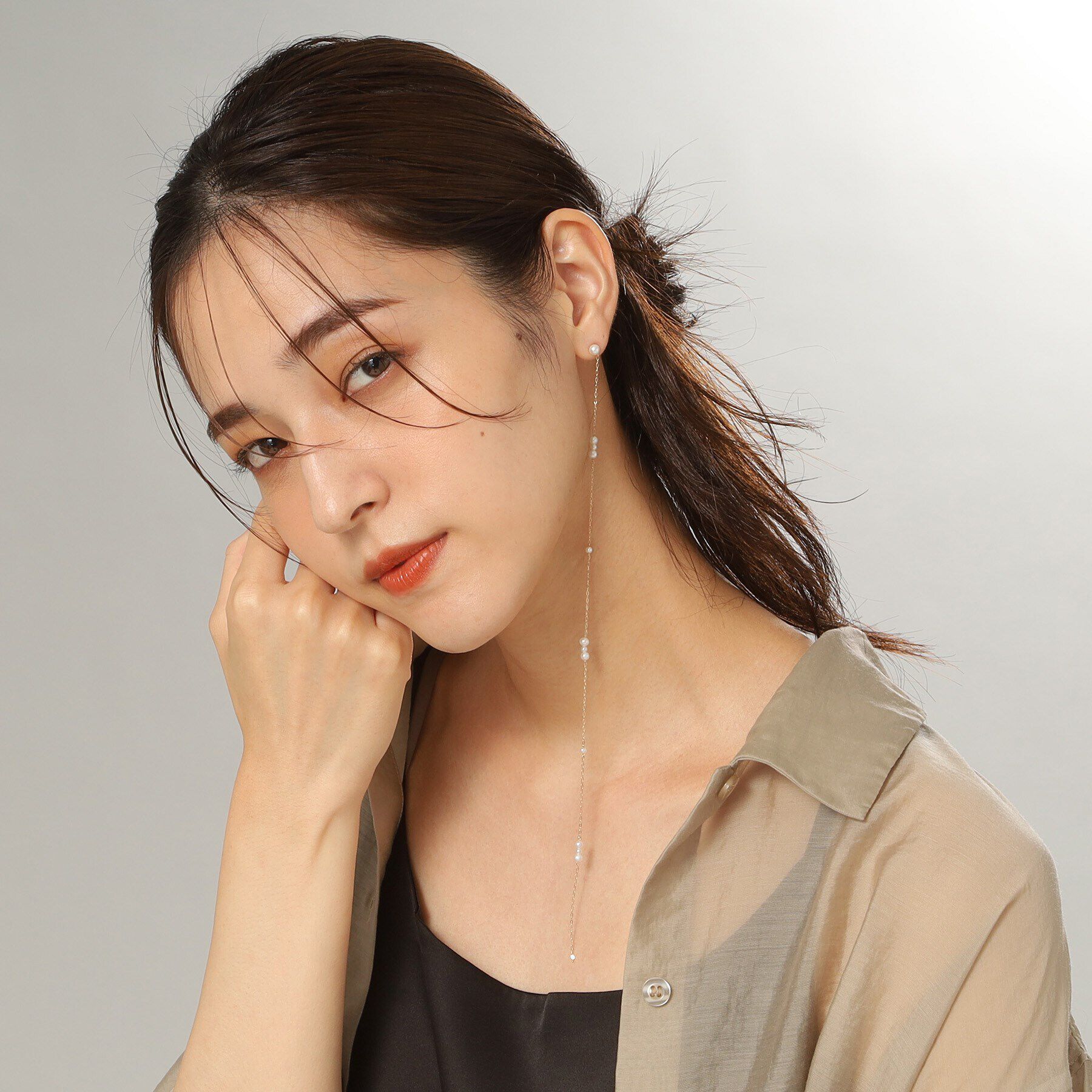 COCOSHNIK「K10パール ステーションロング スタッドピアス（片耳用）」|ピアス|