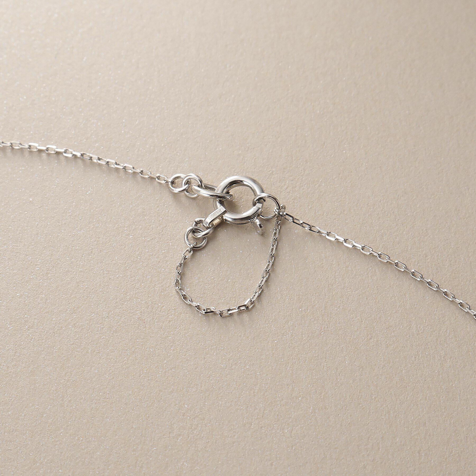 COCOSHNIK「プラチナ中空ダイヤモンドシェイプ ネックレス」|ネックレス|