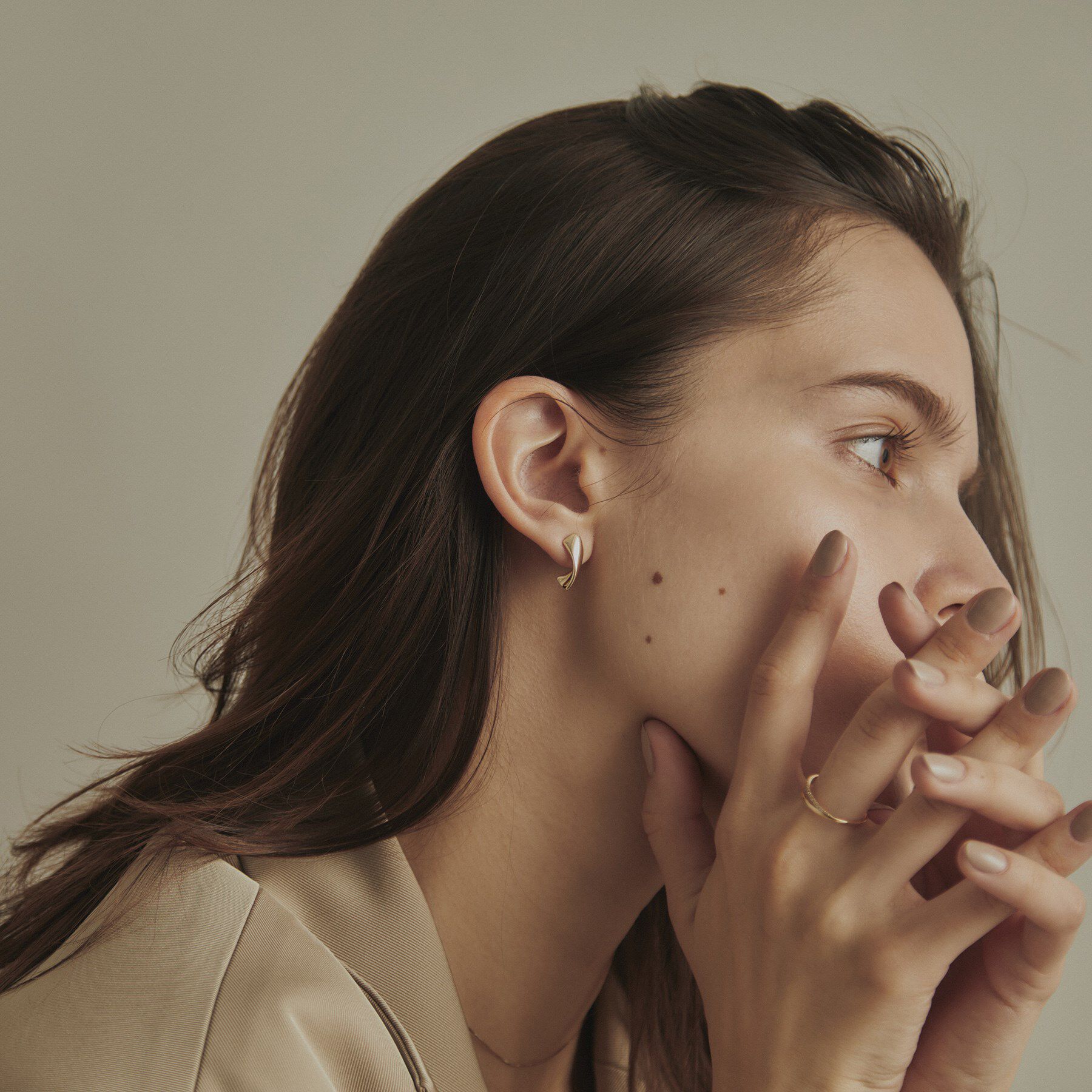 COCOSHNIK「K10甲丸ツイスト スタッドピアス」|ピアス|