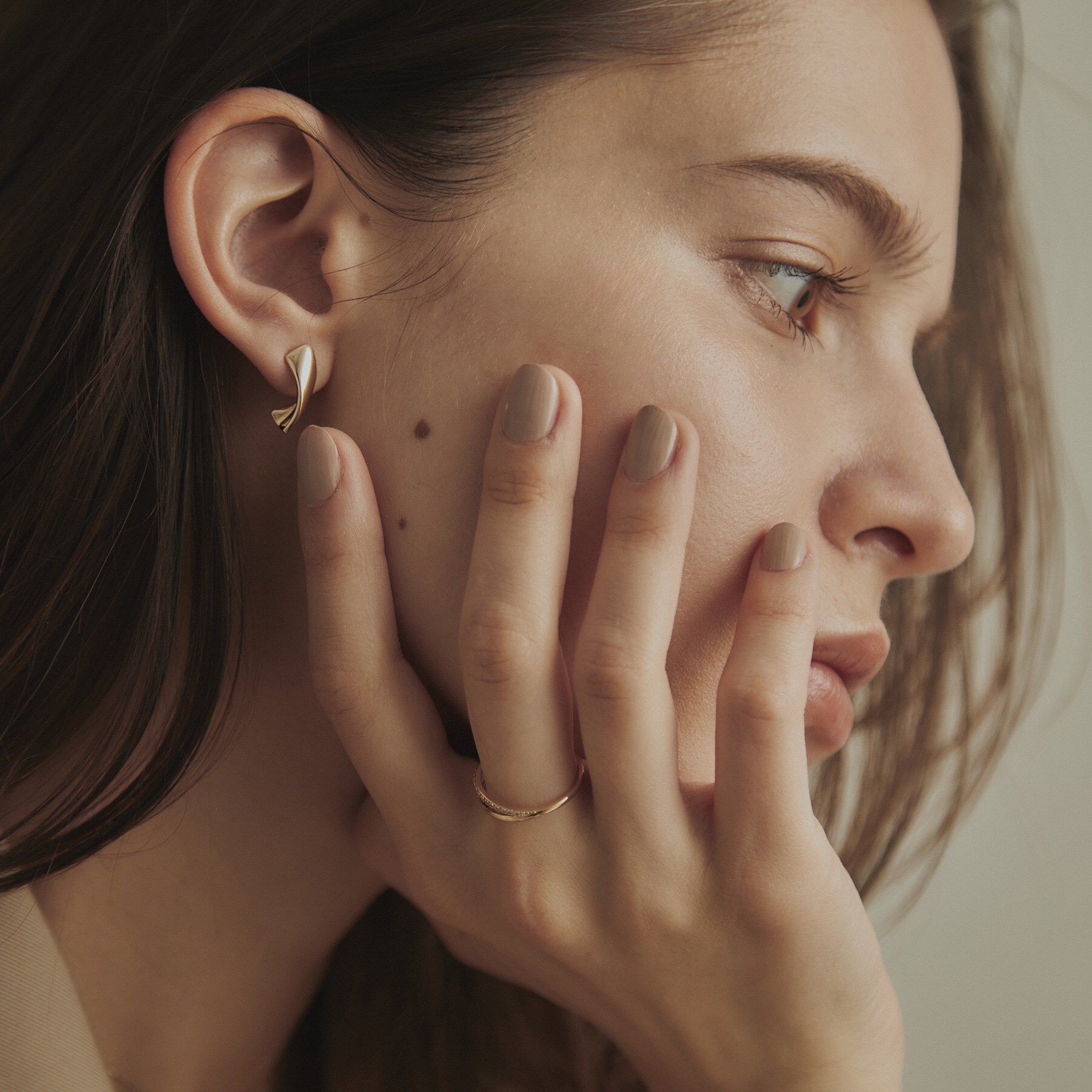 COCOSHNIK「K10甲丸ツイスト スタッドピアス」|ピアス|