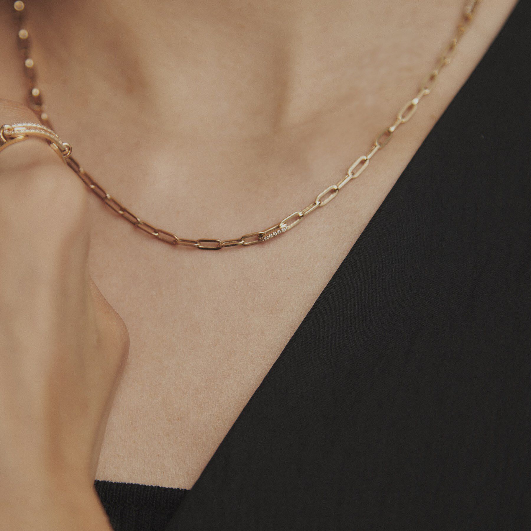 COCOSHNIK「K10ダイヤモンド 中空プリムダイヤステーション ネックレス」|ネックレス|