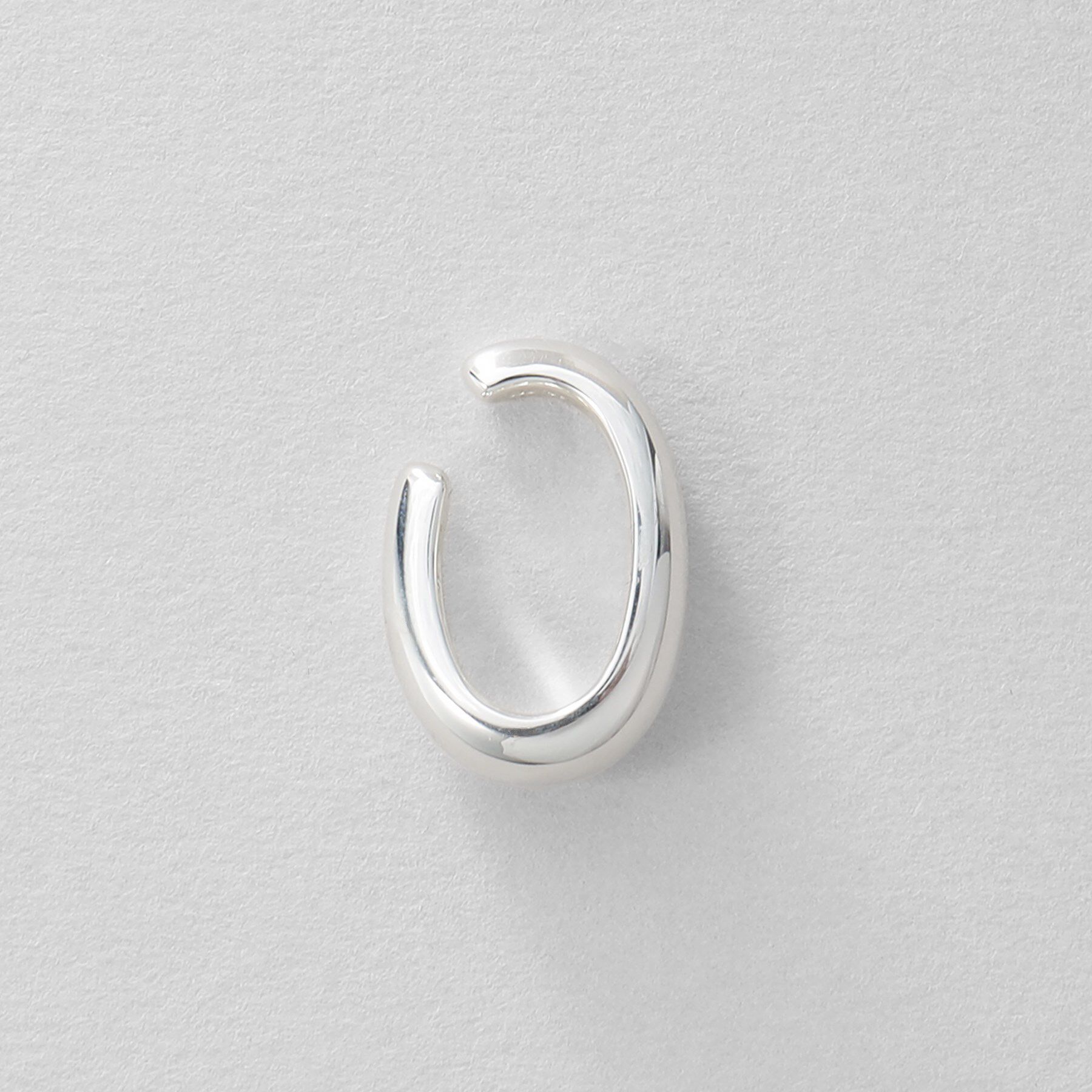 COCOSHNIK ONKITSCH「シルバー オーバルイヤカフ」|イヤリング|