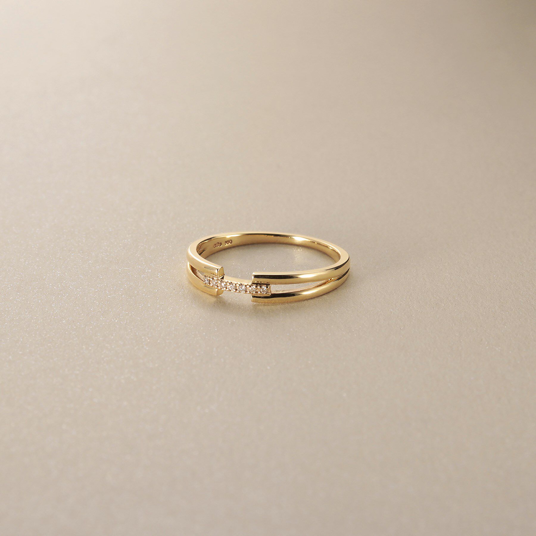 COCOSHNIK「K10ダイヤモンド ブリッジ リング」|リング|