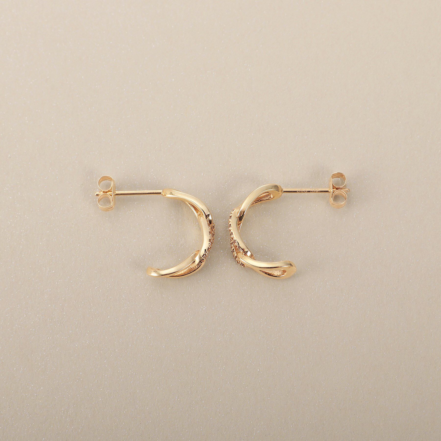 COCOSHNIK「K10ダイヤモンド キヘイチェーンモチーフ スタッドピアス」|ピアス|