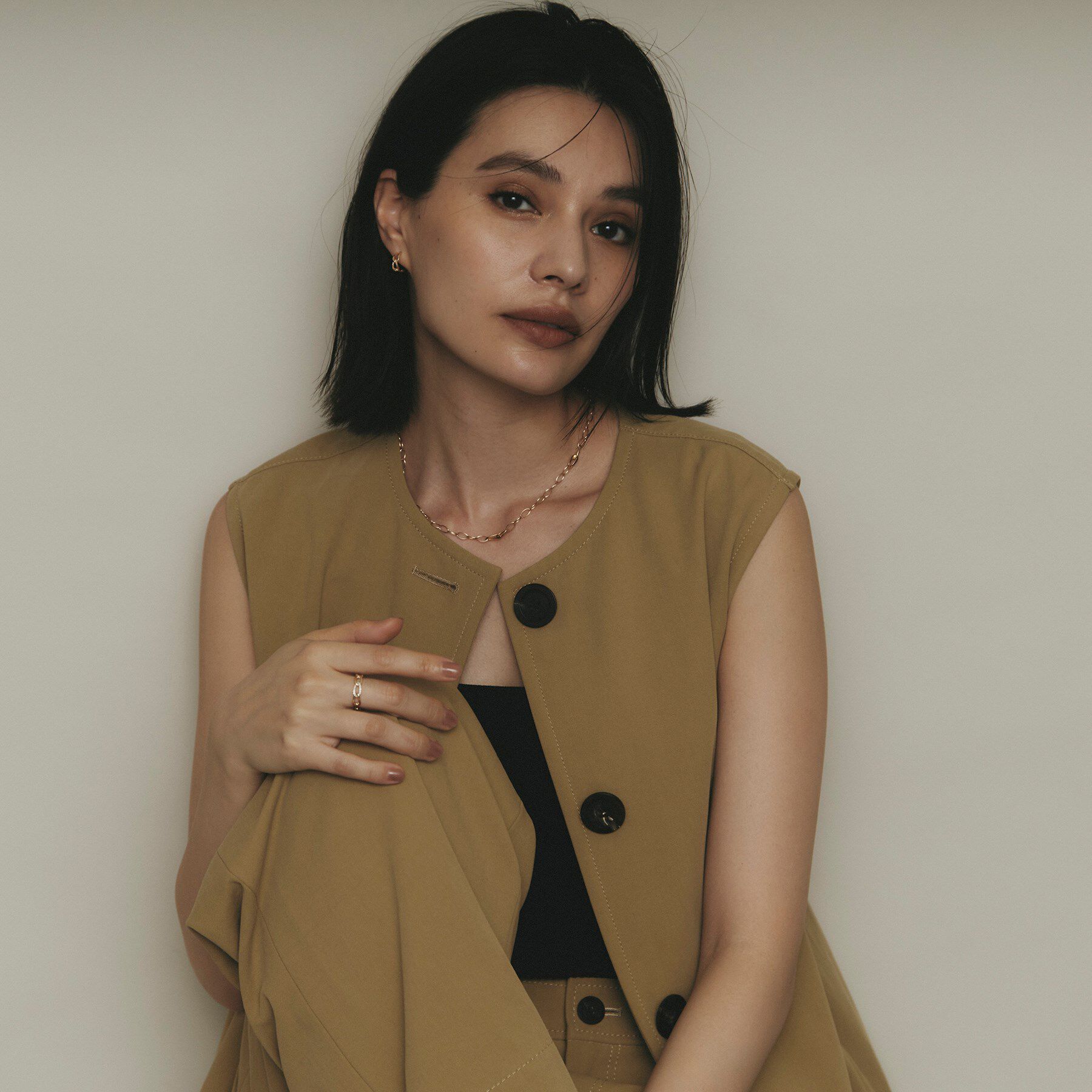 COCOSHNIK「K10ダイヤモンド キヘイチェーンモチーフ スタッドピアス」|ピアス|