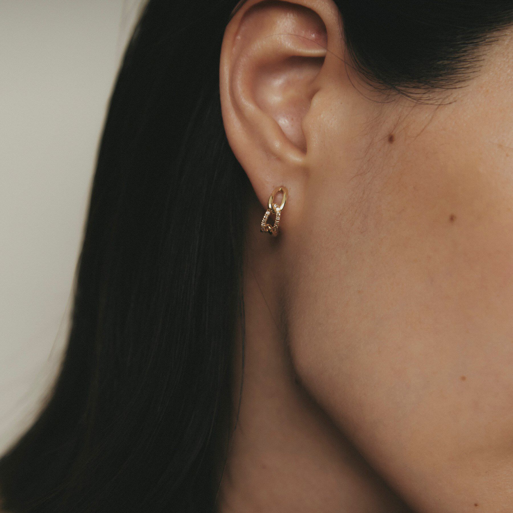 COCOSHNIK「K10ダイヤモンド キヘイチェーンモチーフ スタッドピアス」|ピアス|