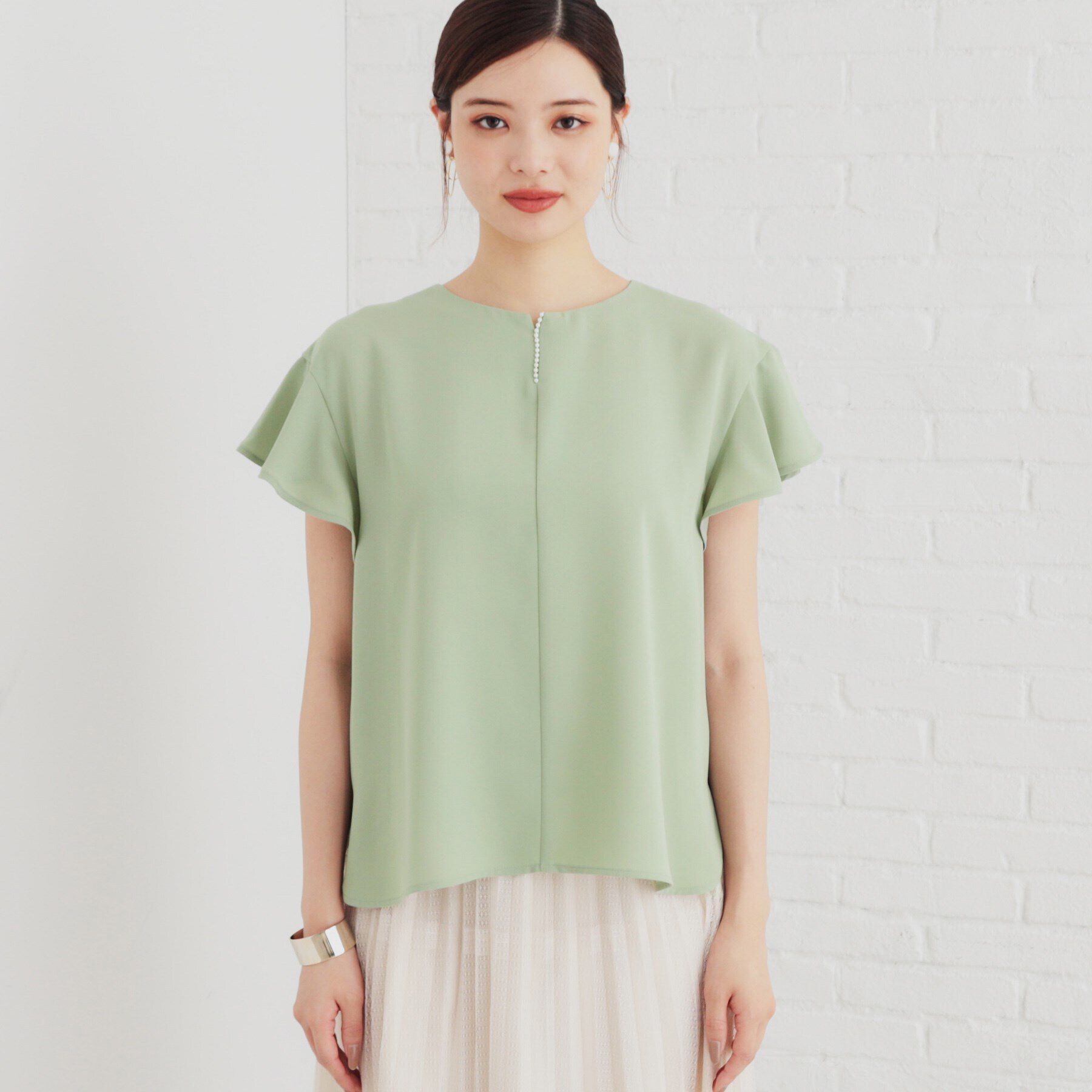 SunaUna「【人気急上昇！／4色展開】フリルスリーブパール調ブラウス」|シャツ・ブラウス|