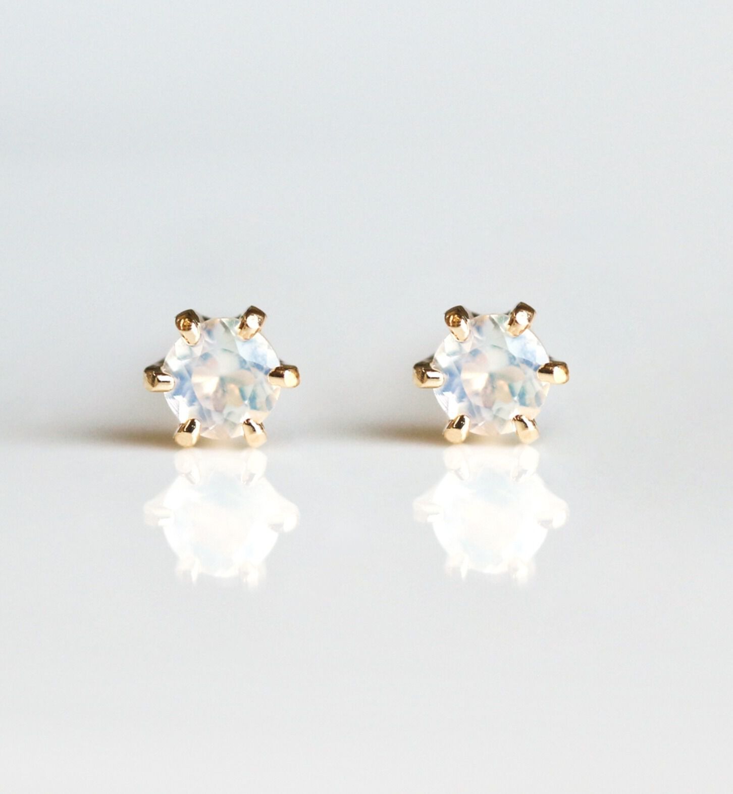  「誕生石 一粒ピアス | K18 」|ピアス|6月 ﾛｲﾔﾙﾌﾞﾙｰﾑｰﾝｽﾄｰﾝ