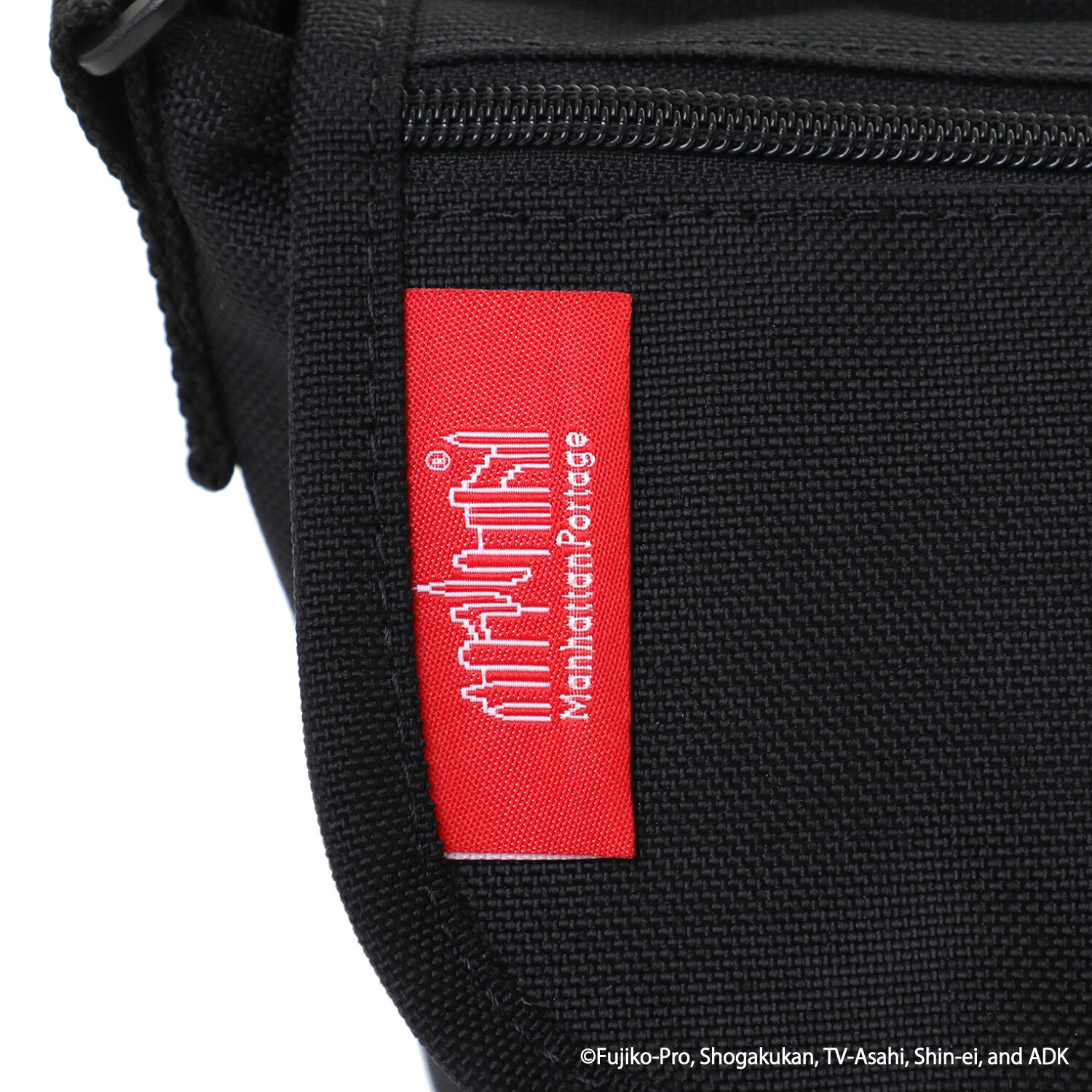 Manhattan Portage「MESSENGER BAG(XXS) FLAP ZIPPER POCKET DORAEMON 25」|ショルダー・メッセンジャー|