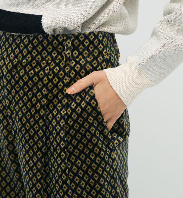 CABaN「ジオメトリックベルベット 2タックワイドパンツ」|チノ|