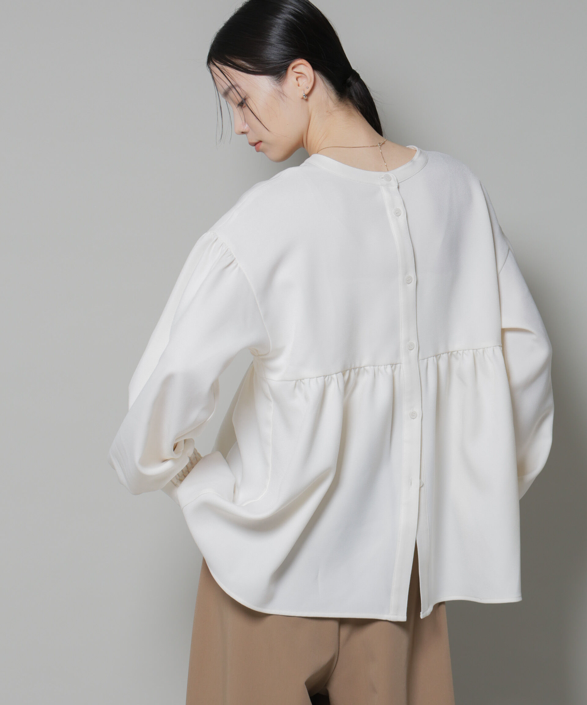 nano･universe「ｳｰﾙﾗｲｸﾎﾟﾘｴｽﾃﾙ前後2way切り替えﾍﾟﾌﾟﾗﾑﾌﾞﾗｳｽ(ｾ  」|シャツ・ブラウス|