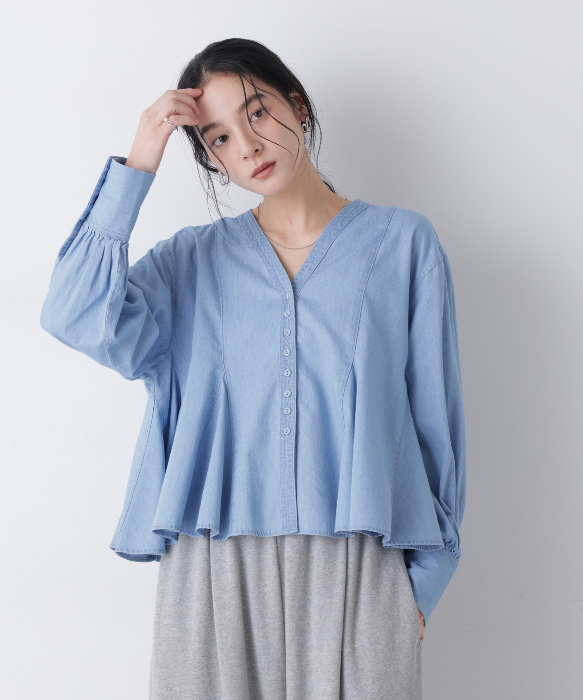nano･universe「ライトデニムフレアブラウス」|シャツ・ブラウス|L.ブルー1