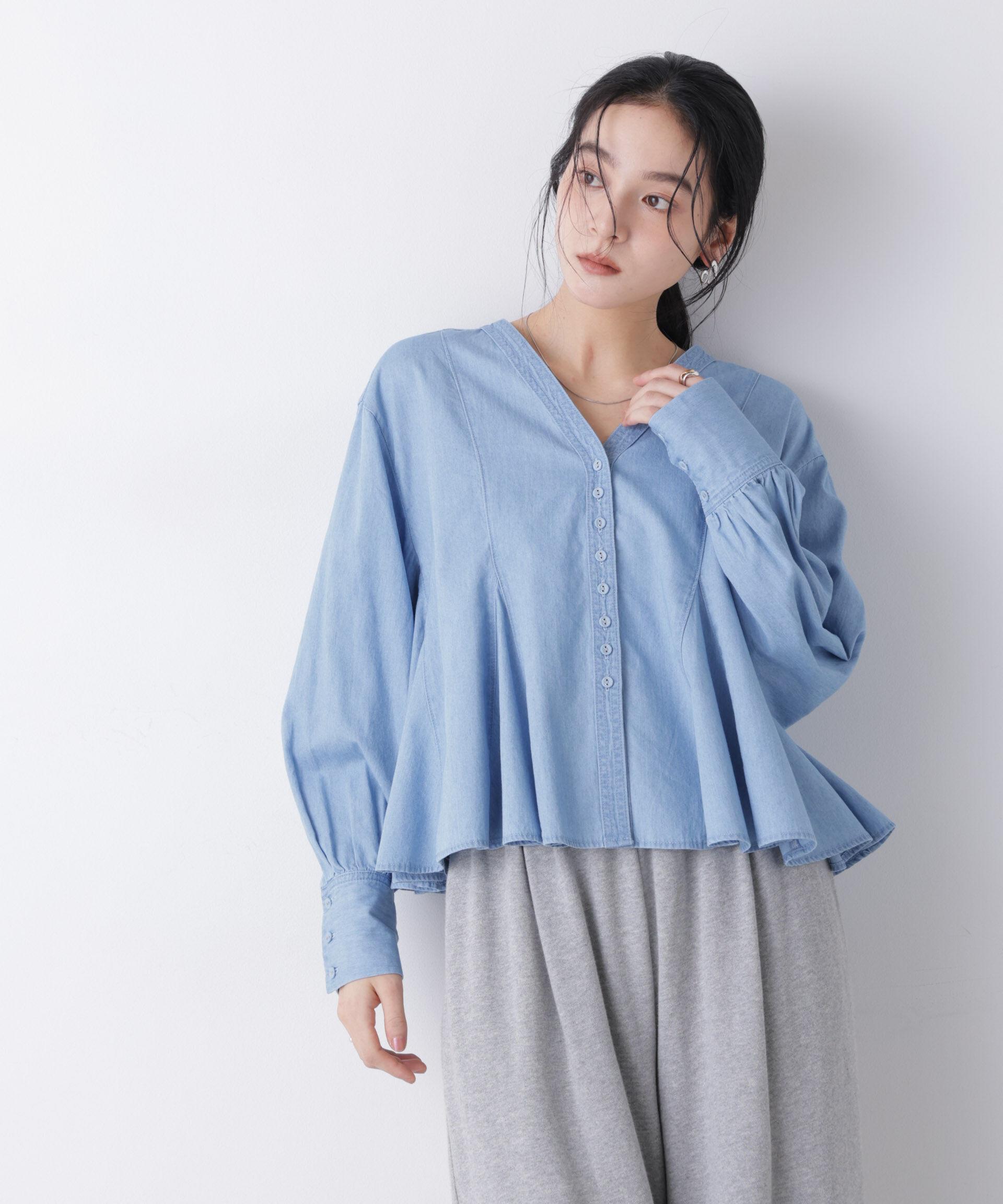 nano･universe「ライトデニムフレアブラウス」|シャツ・ブラウス|