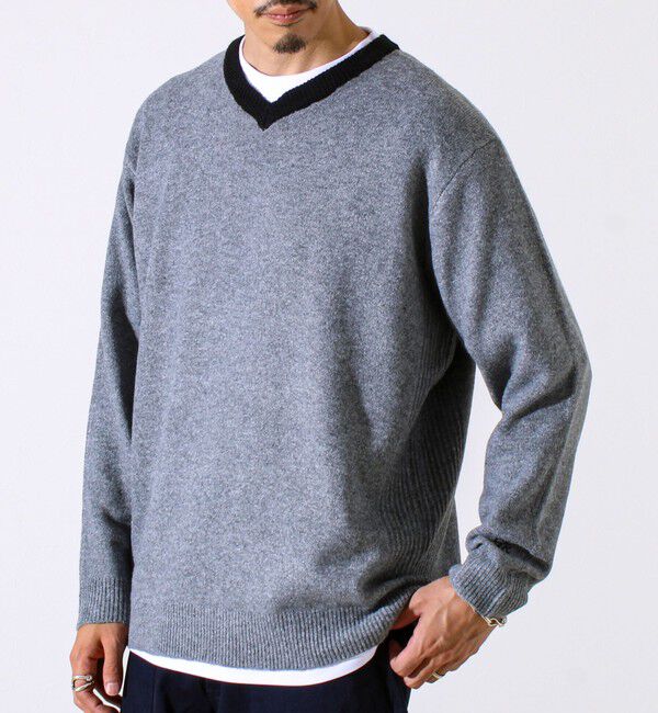 GLOSTER「【配色リブが映える大人ニット】GR刺繍 浅Vネックプルオーバーニット」|ニット・セーター|