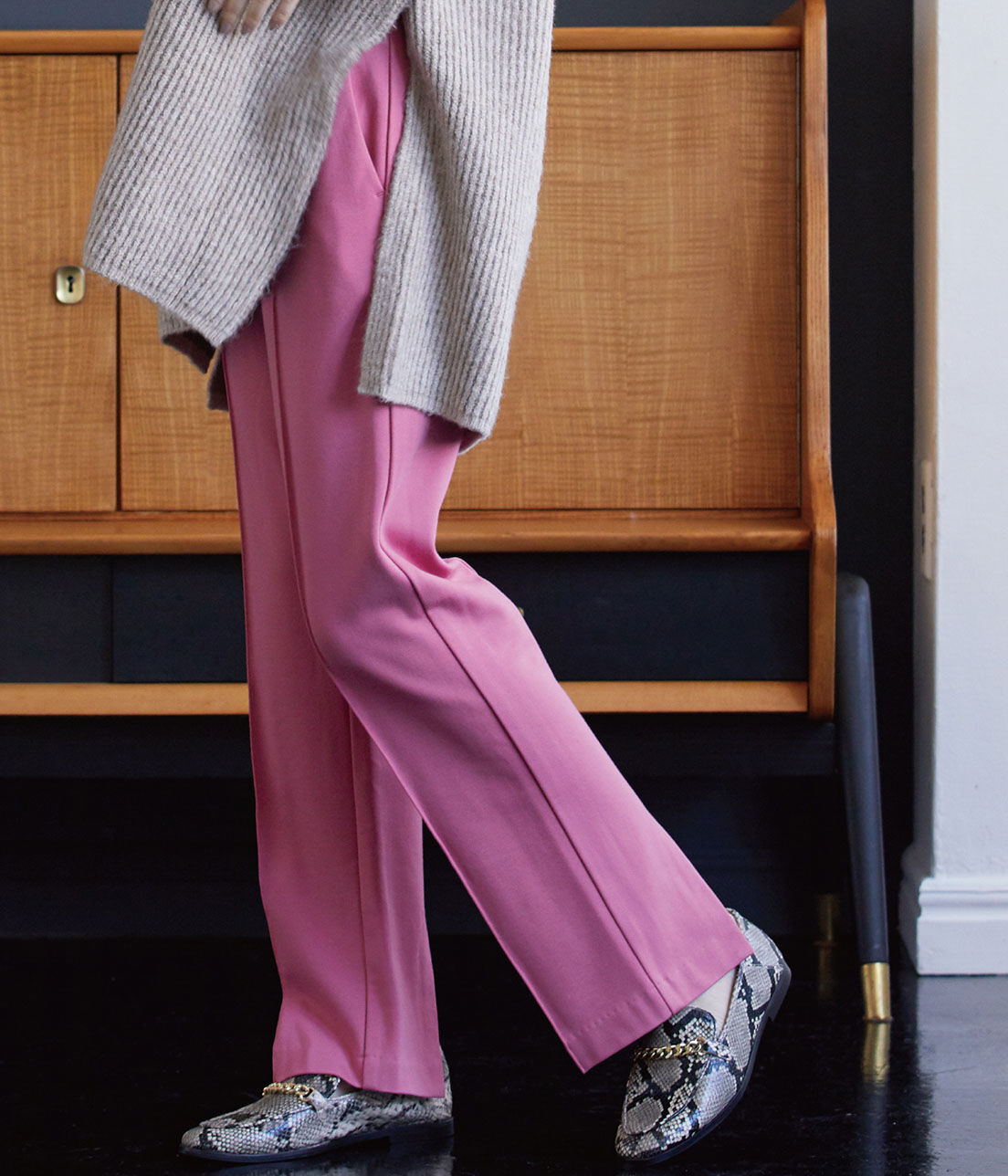 VIS「ポンチピンタックフレアパンツ」|スラックス|