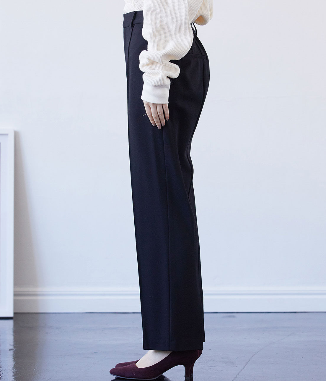 VIS「ポンチピンタックフレアパンツ」|スラックス|