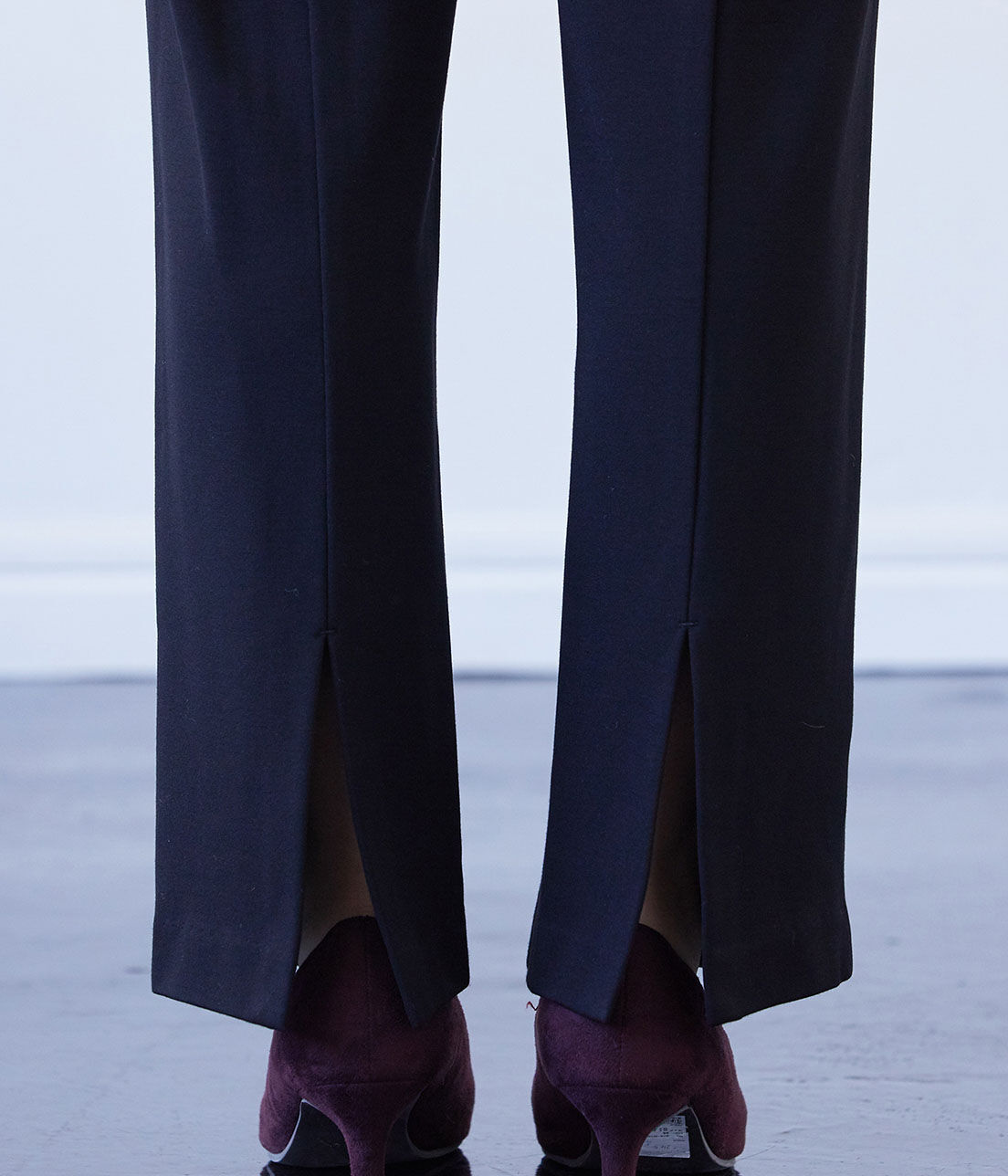 VIS「ポンチピンタックフレアパンツ」|スラックス|