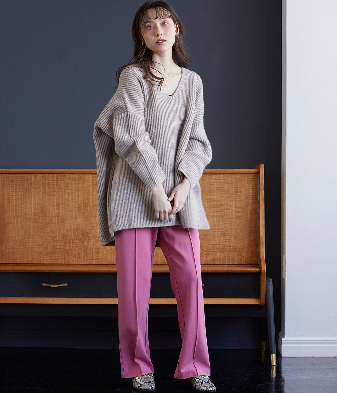 VIS「ポンチピンタックフレアパンツ」|スラックス|