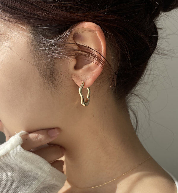  「〈GOLDY/ゴールディ〉カービーフープピアス」|リング|ゴールド