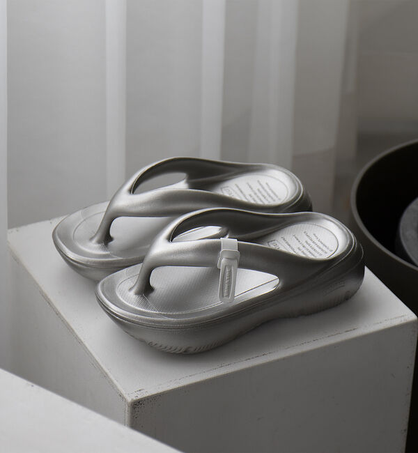 Rouge vif「【TAW&TOE/トーアンドトー】Plumpy/サンダル/韓国/リカバリーサンダ」|サンダル|シルバー