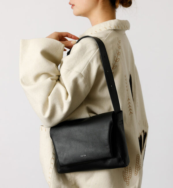 Rouge vif「【YArKA/ヤーカ】ふんわりフラップショルダーバッグ / 本革 / レザー /」|ショルダー・メッセンジャー|ブラック