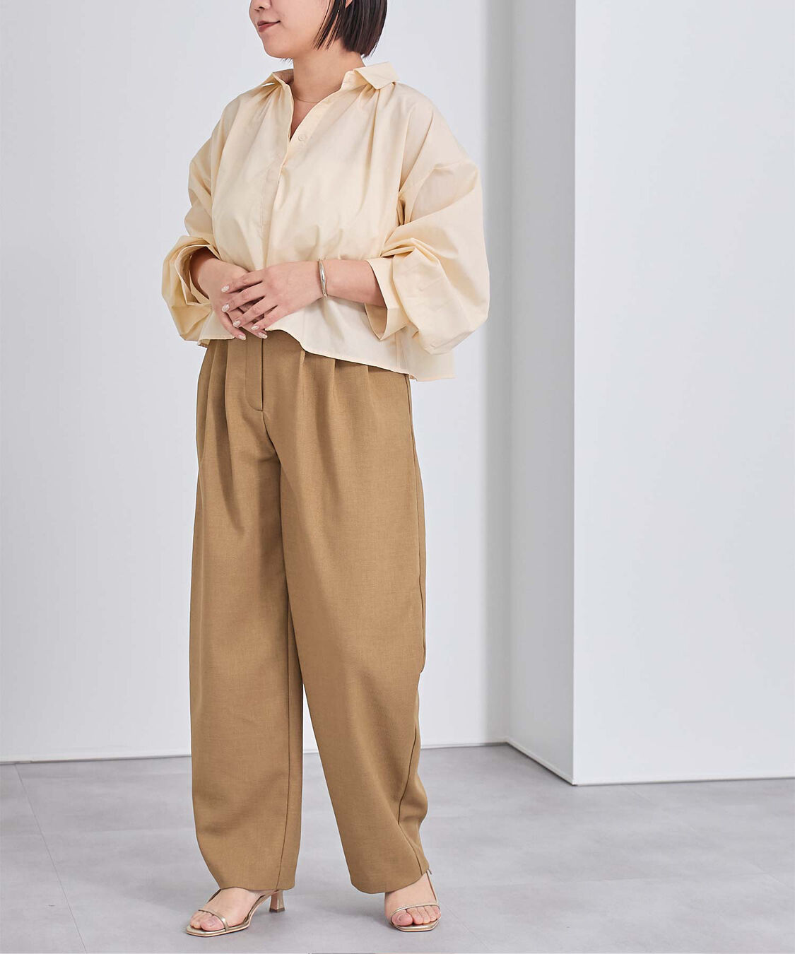 ur's「クロップドギャザーフォルムシャツ」|シャツ・ブラウス|