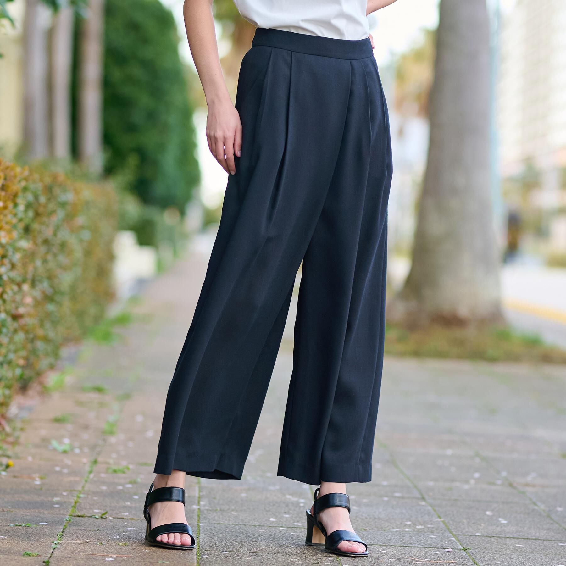 DRESSTERIOR「【洗える/後ろウエストゴム】アシンメトリーウォッシャブルタックフレアパンツ」|その他|