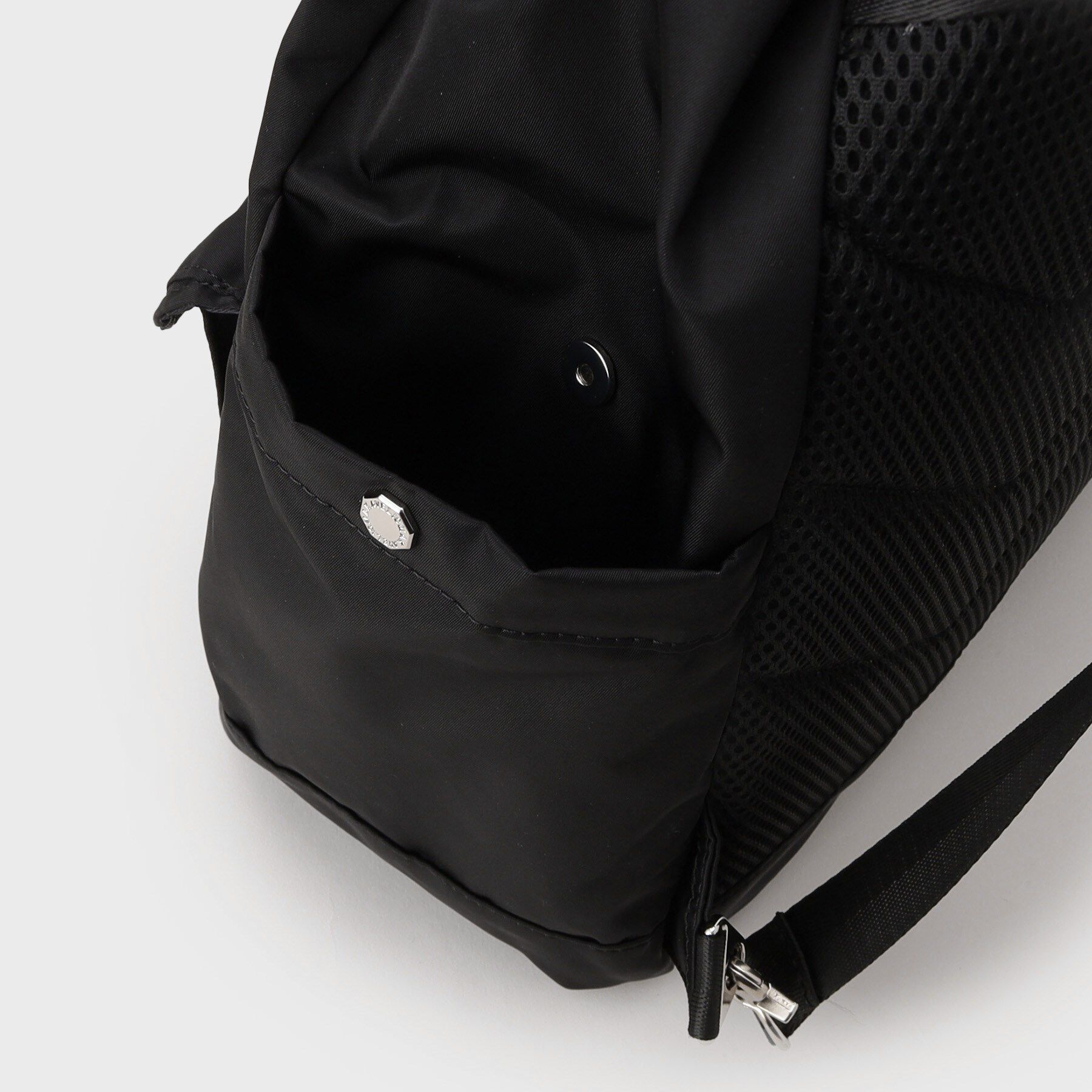 tk.TAKEO KIKUCHI「MAKAVELIC ワンショルダーバックパック」|リュック|