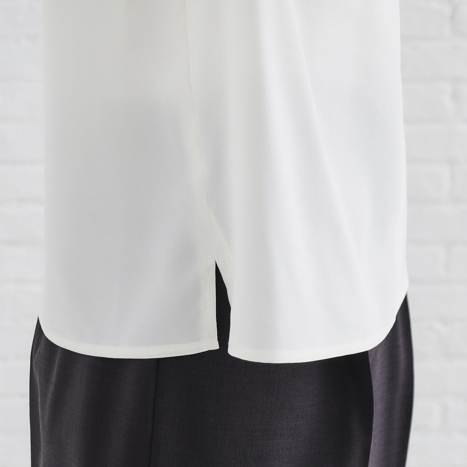 index「ツイストスリットネックブラウス【洗濯機洗い可】」|シャツ・ブラウス|