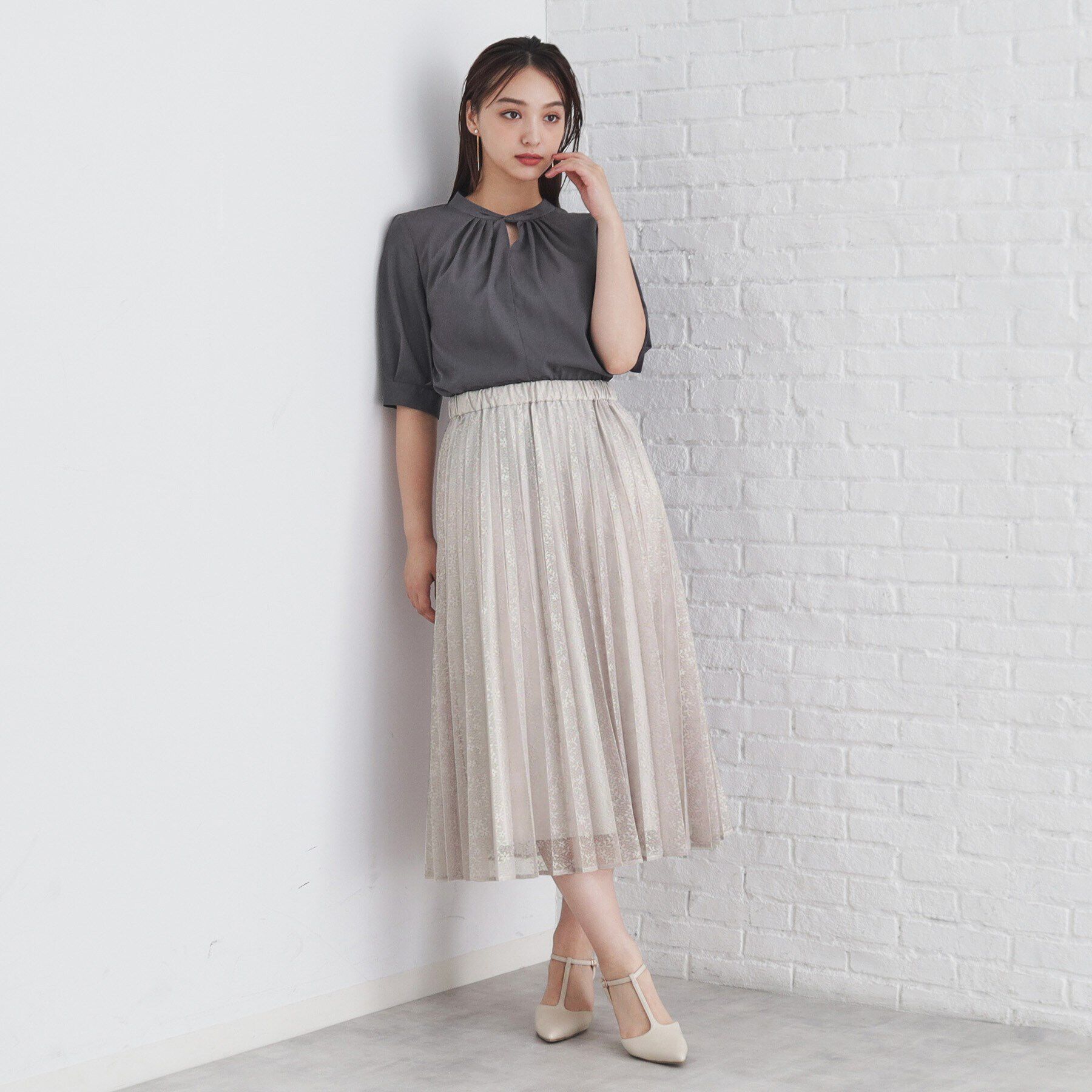 index「ツイストスリットネックブラウス【洗濯機洗い可】」|シャツ・ブラウス|