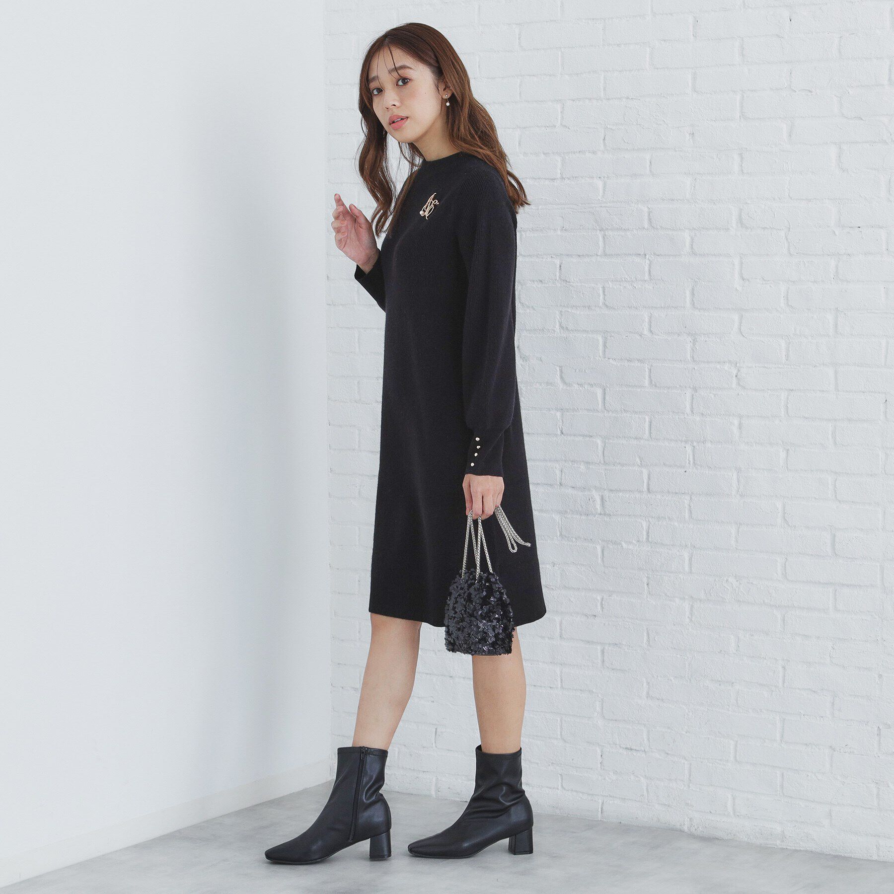 index「《5color》ブローチ付き 畦編みニットワンピース【洗濯機洗い可】」|ワンピース|