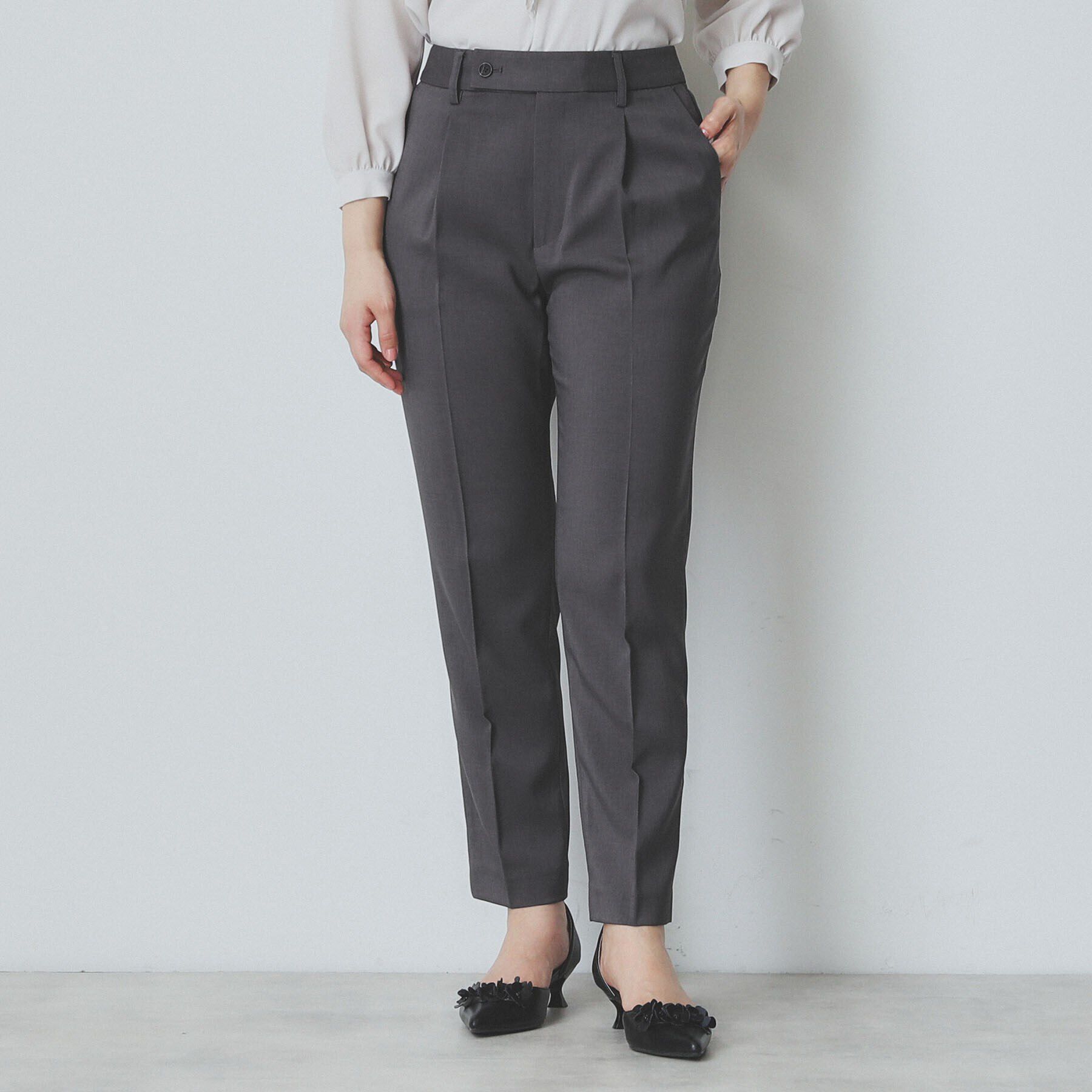 index「ドライタッチストレッチテーパードパンツ/セットアップ対応【洗濯機洗い可/イージーアイロン】」|その他|チャコールグレー(0