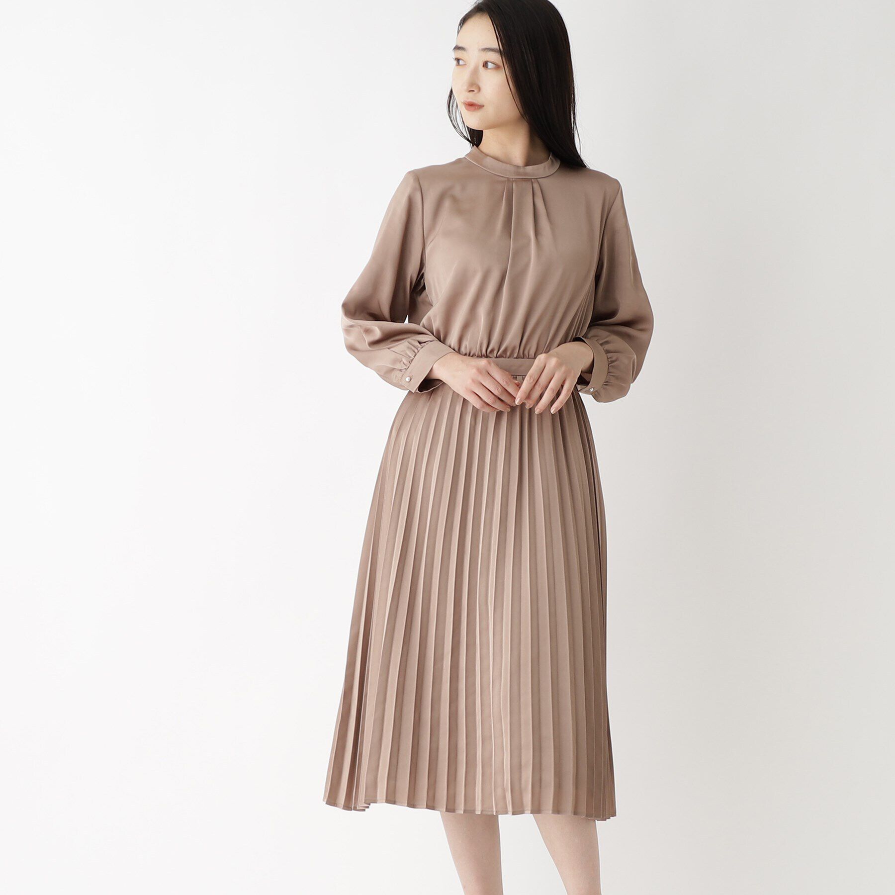 OPAQUE.CLIP「≪通勤・セレモニー対応≫ サテンプリーツワンピース【洗濯機洗い可】」|ワンピース|タバコブラウン(05