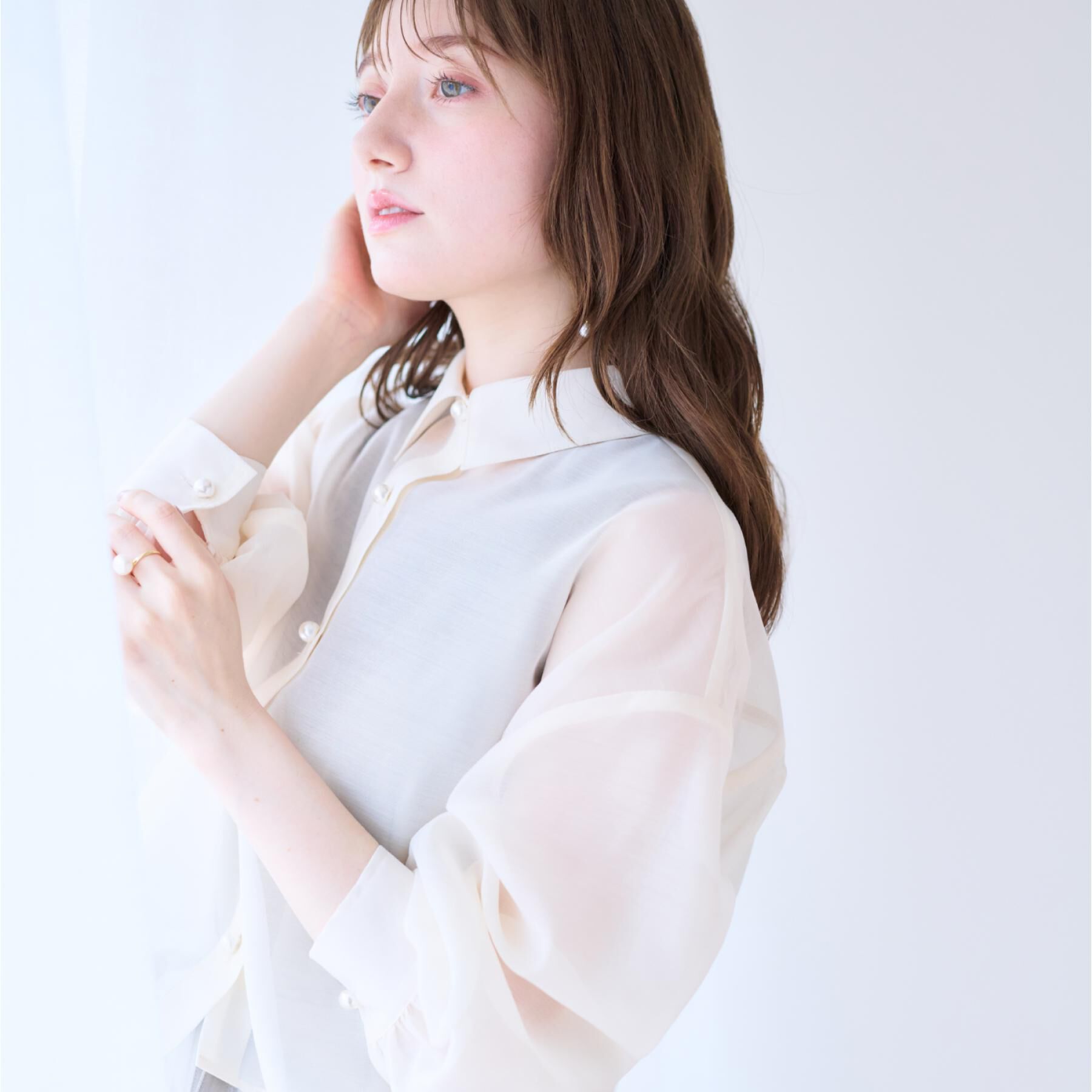 Couture broach「【洗える・オシャレな透け感】パール調ボタンシアーシャツ」|シャツ・ブラウス|
